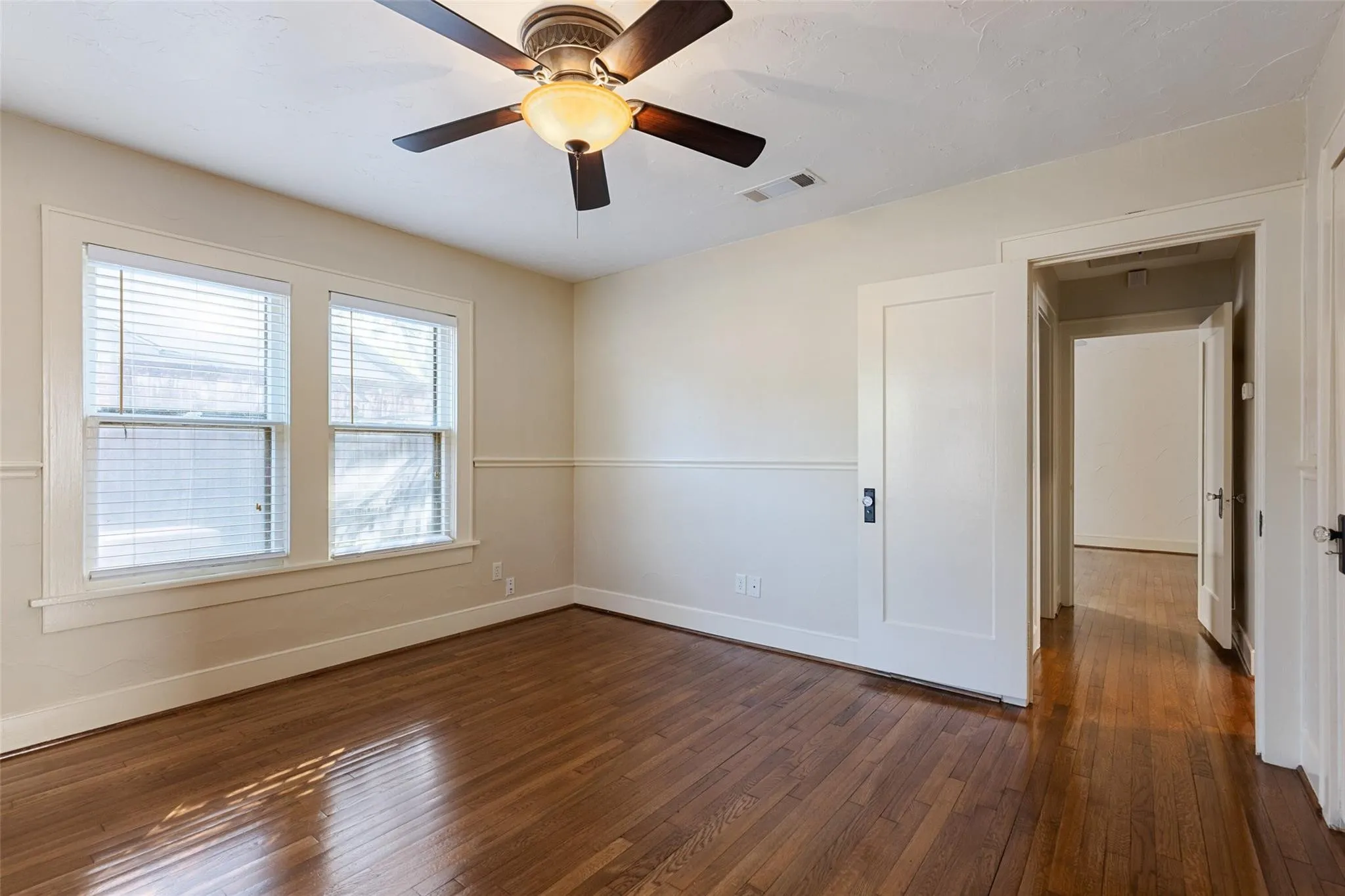 Single Family Residence For Rent in Tarrant County , 2304 Yucca Avenue, Fort Worth, Texas 76111, 3 Bedroom, 2 Bathroom, 2 Garage spaces, 1,714 Sqft, built in 1936, mls#21376768, Real Estate Agent in Fort Worth, Homes For Rent in Tarrant county, Homes For Rent in Fort Worth, Realtor in Fort Worth Texas, Real Estate Brokerage Independent Realty Texas, Luminita Cordes Realtor