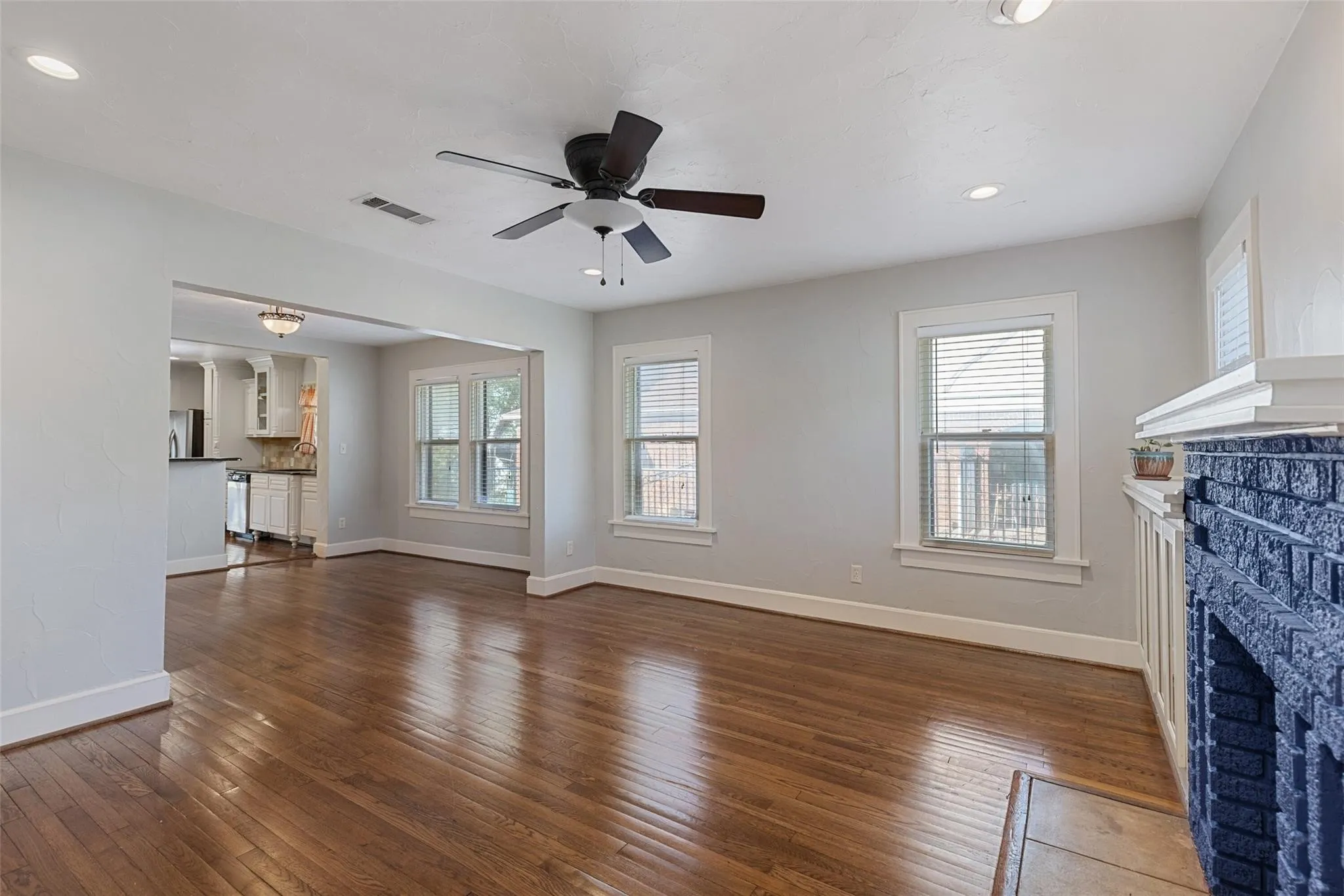 Single Family Residence For Rent in Tarrant County , 2304 Yucca Avenue, Fort Worth, Texas 76111, 3 Bedroom, 2 Bathroom, 2 Garage spaces, 1,714 Sqft, built in 1936, mls#21376768, Real Estate Agent in Fort Worth, Homes For Rent in Tarrant county, Homes For Rent in Fort Worth, Realtor in Fort Worth Texas, Real Estate Brokerage Independent Realty Texas, Luminita Cordes Realtor