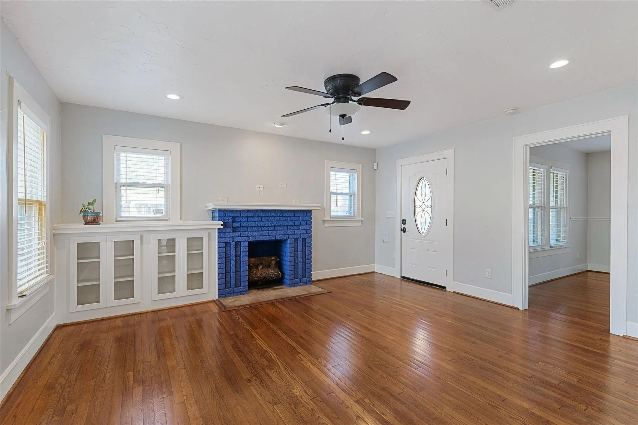 Single Family Residence For Rent in Tarrant County , 2304 Yucca Avenue, Fort Worth, Texas 76111, 3 Bedroom, 2 Bathroom, 2 Garage spaces, 1,714 Sqft, built in 1936, mls#21376768, Real Estate Agent in Fort Worth, Homes For Rent in Tarrant county, Homes For Rent in Fort Worth, Realtor in Fort Worth Texas, Real Estate Brokerage Independent Realty Texas, Luminita Cordes Realtor