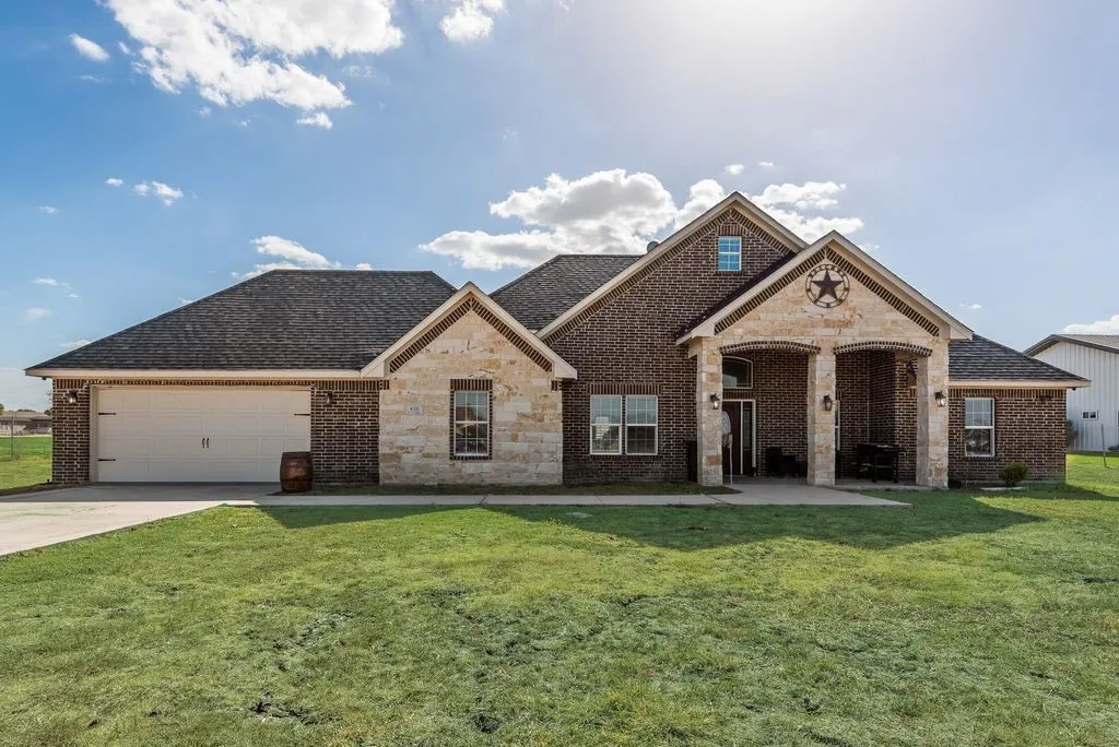Single Family Residence For Sale in Ellis County , 610 Ewing Road, Ferris, Texas 75125, 3 Bedroom, 2 Bathroom, 2 Garage spaces, 2,023 Sqft, built in 2019, mls#21376771, Real Estate Agent in Ferris, Homes For Sale in Ellis county, Homes For Sale in Ferris, Realtor in Ferris Texas, Real Estate Brokerage Independent Realty Texas, Luminita Cordes Realtor