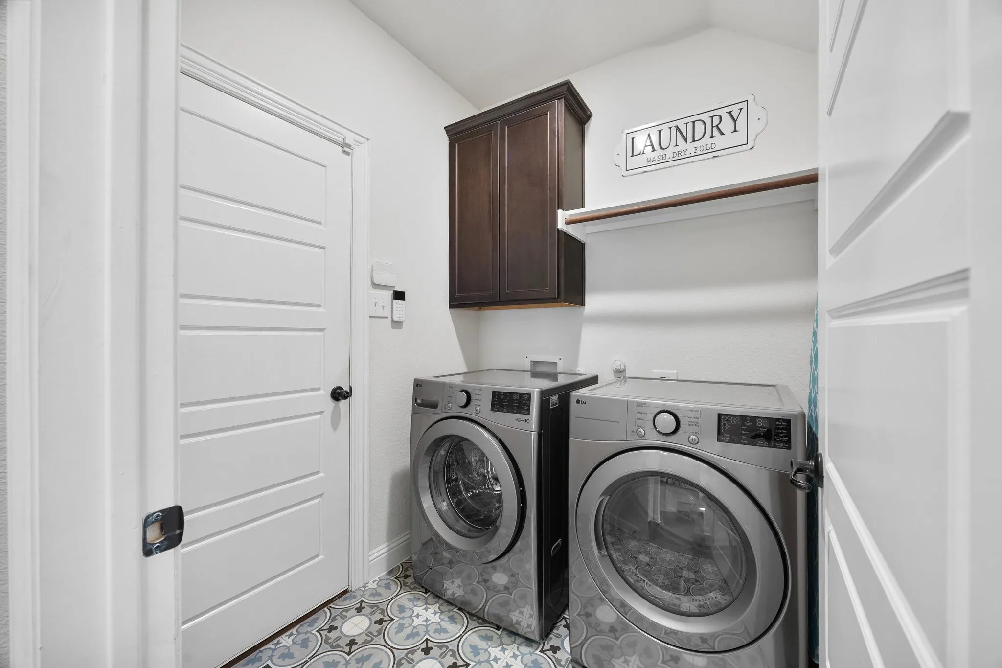 Single Family Residence For Sale in Rockwall County , 244 Jefferson Lane, Fate, Texas 75189, 4 Bedroom, 3 Bathroom, 3 Garage spaces, 2,858 Sqft, built in 2018, mls#21375535, Real Estate Agent in Fate, Homes For Sale in Rockwall county, Homes For Sale in Fate, Realtor in Fate Texas, Real Estate Brokerage Independent Realty Texas, Luminita Cordes Realtor
