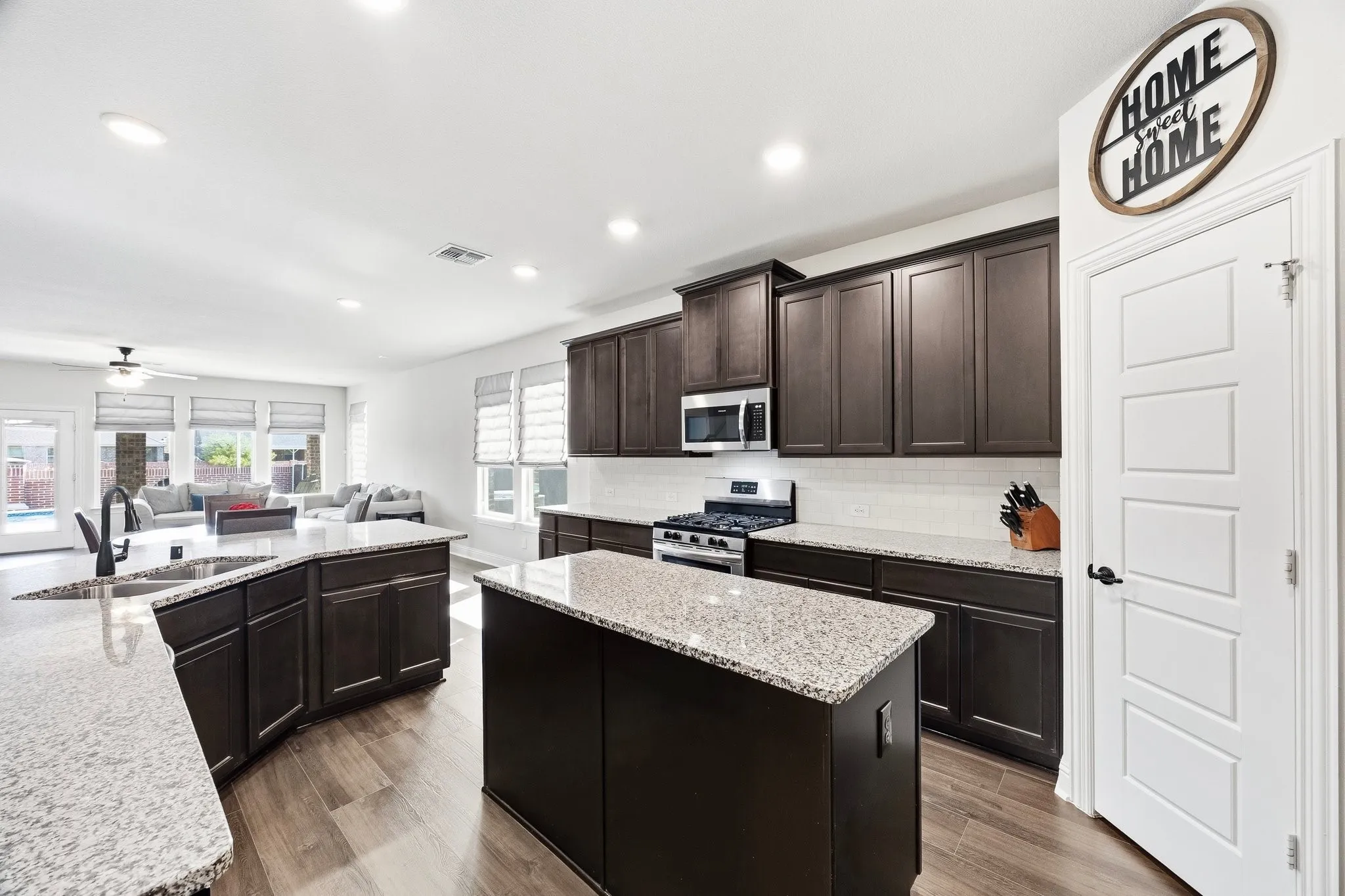 Single Family Residence For Sale in Rockwall County , 244 Jefferson Lane, Fate, Texas 75189, 4 Bedroom, 3 Bathroom, 3 Garage spaces, 2,858 Sqft, built in 2018, mls#21375535, Real Estate Agent in Fate, Homes For Sale in Rockwall county, Homes For Sale in Fate, Realtor in Fate Texas, Real Estate Brokerage Independent Realty Texas, Luminita Cordes Realtor