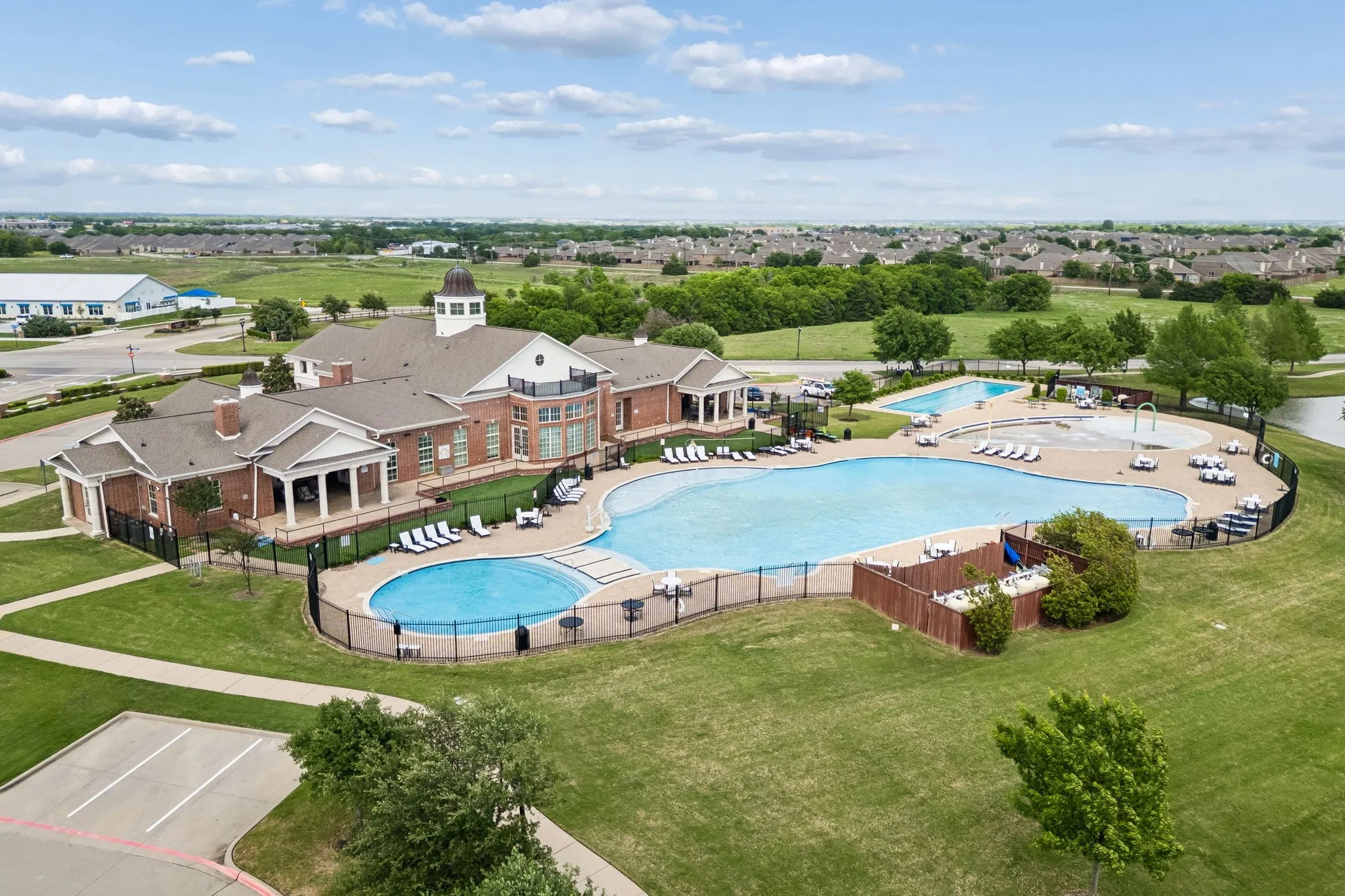 Single Family Residence For Sale in Rockwall County , 244 Jefferson Lane, Fate, Texas 75189, 4 Bedroom, 3 Bathroom, 3 Garage spaces, 2,858 Sqft, built in 2018, mls#21375535, Real Estate Agent in Fate, Homes For Sale in Rockwall county, Homes For Sale in Fate, Realtor in Fate Texas, Real Estate Brokerage Independent Realty Texas, Luminita Cordes Realtor