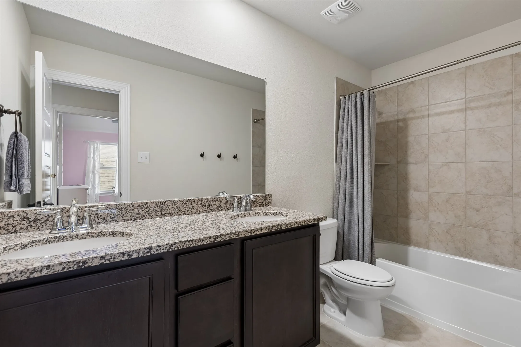 Single Family Residence For Sale in Rockwall County , 244 Jefferson Lane, Fate, Texas 75189, 4 Bedroom, 3 Bathroom, 3 Garage spaces, 2,858 Sqft, built in 2018, mls#21375535, Real Estate Agent in Fate, Homes For Sale in Rockwall county, Homes For Sale in Fate, Realtor in Fate Texas, Real Estate Brokerage Independent Realty Texas, Luminita Cordes Realtor