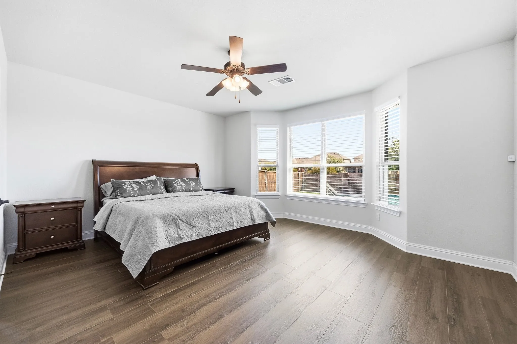 Single Family Residence For Sale in Rockwall County , 244 Jefferson Lane, Fate, Texas 75189, 4 Bedroom, 3 Bathroom, 3 Garage spaces, 2,858 Sqft, built in 2018, mls#21375535, Real Estate Agent in Fate, Homes For Sale in Rockwall county, Homes For Sale in Fate, Realtor in Fate Texas, Real Estate Brokerage Independent Realty Texas, Luminita Cordes Realtor