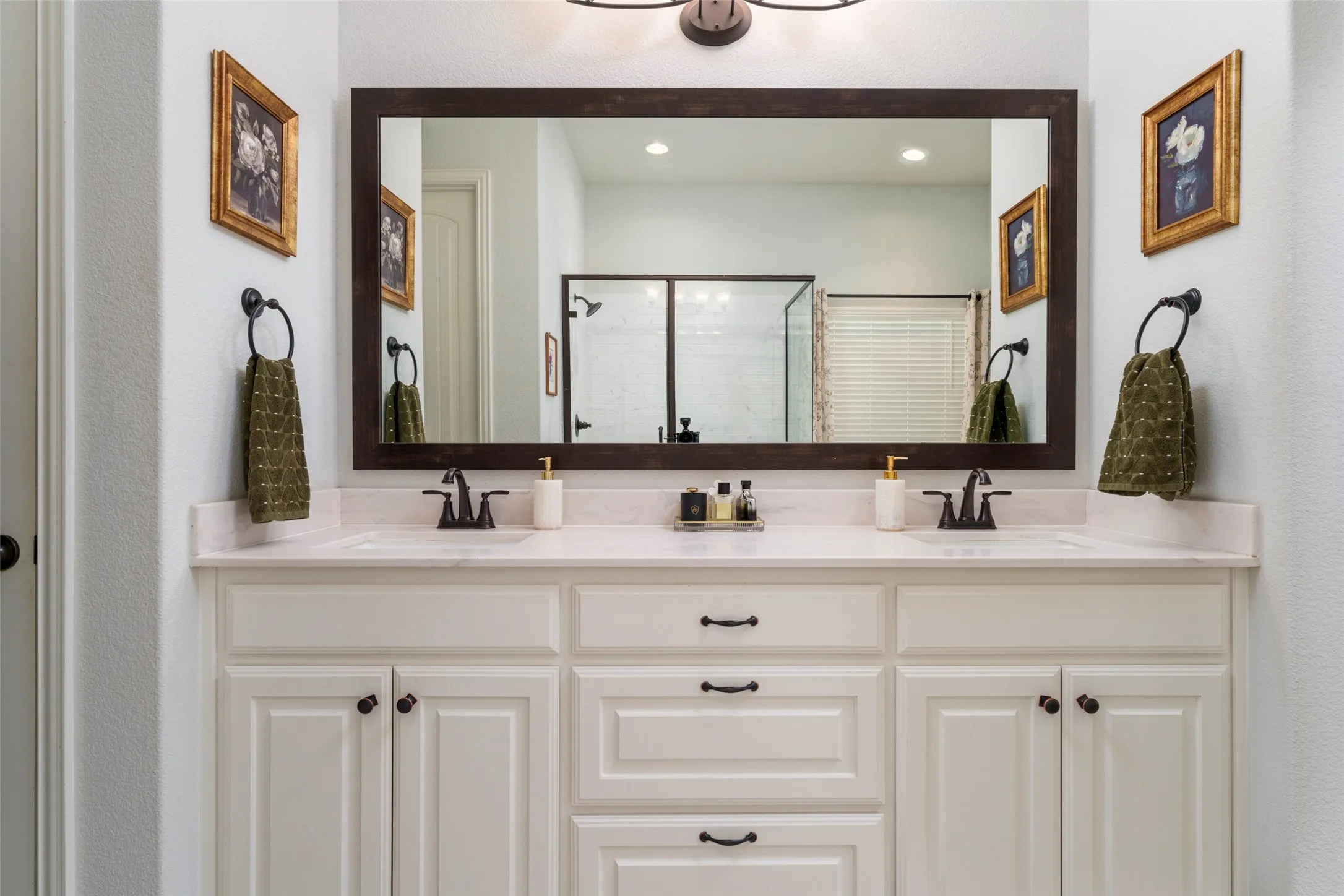 Two vanities allow two parties to get ready together.
