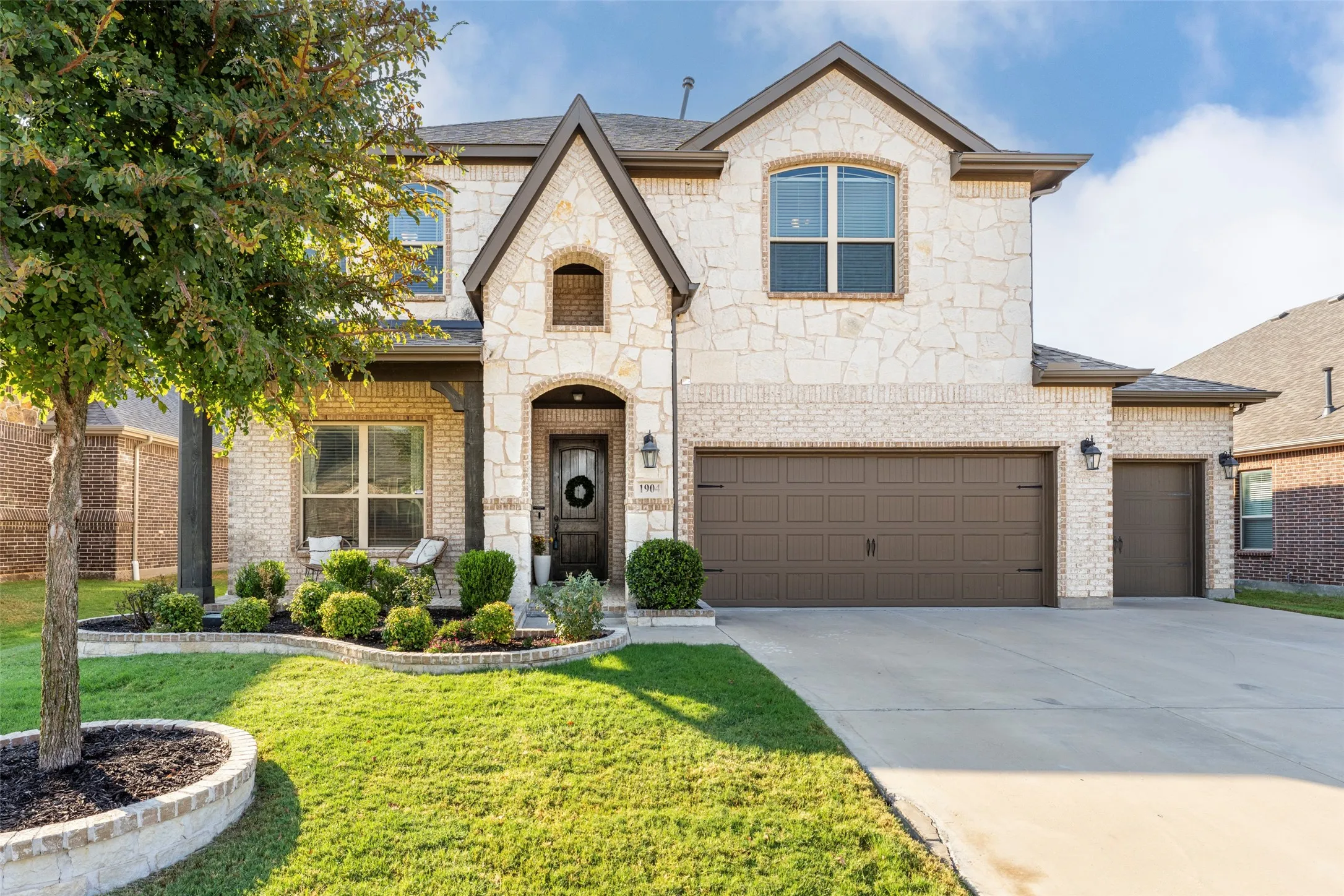 Single Family Residence For Sale in Tarrant County , 1904 Lasseter Drive, Mansfield, Texas 76063, 5 Bedroom, 4 Bathroom, 3 Garage spaces, 3,326 Sqft, built in 2020, mls#21374706, Real Estate Agent in Mansfield, Homes For Sale in Tarrant county, Homes For Sale in Mansfield, Realtor in Mansfield Texas, Real Estate Brokerage Independent Realty Texas, Luminita Cordes Realtor