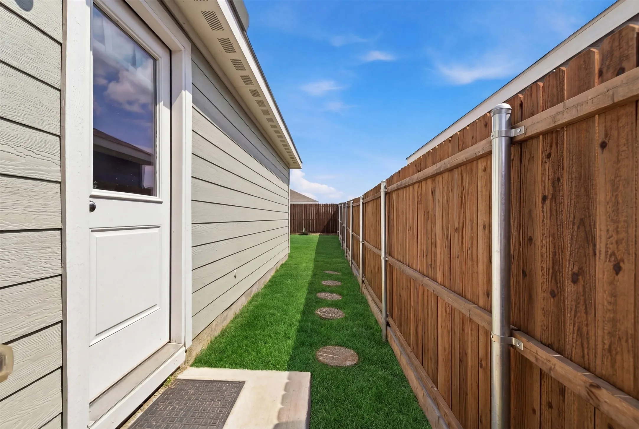 Single Family Residence For Rent in Collin County , 5969 Sumlin Way, Princeton, Texas 75407, 3 Bedroom, 2 Bathroom, 2 Garage spaces, 1,262 Sqft, built in 2023, mls#21376778, Real Estate Agent in Princeton, Homes For Rent in Collin county, Homes For Rent in Princeton, Realtor in Princeton Texas, Real Estate Brokerage Independent Realty Texas, Luminita Cordes Realtor