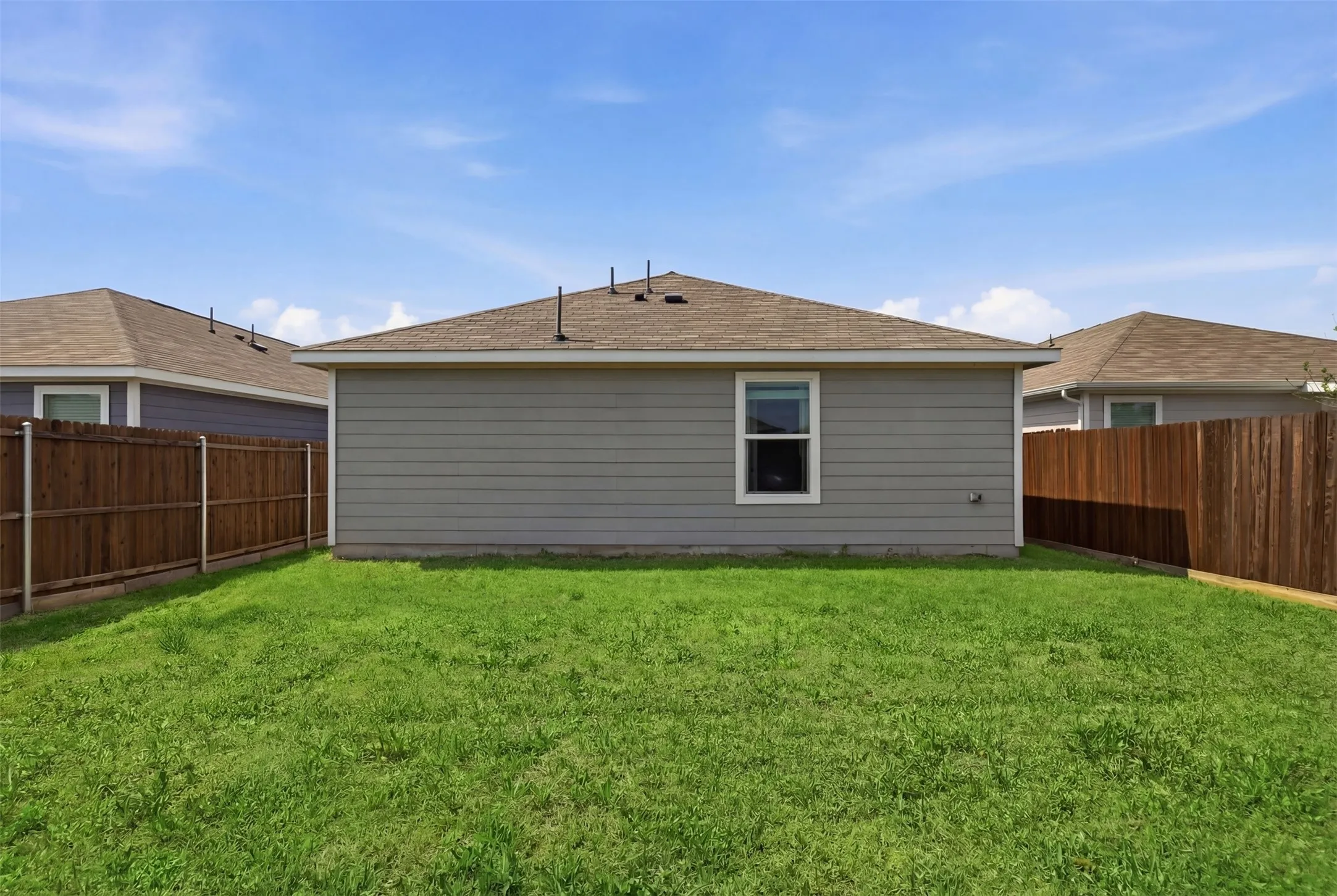 Single Family Residence For Rent in Collin County , 5969 Sumlin Way, Princeton, Texas 75407, 3 Bedroom, 2 Bathroom, 2 Garage spaces, 1,262 Sqft, built in 2023, mls#21376778, Real Estate Agent in Princeton, Homes For Rent in Collin county, Homes For Rent in Princeton, Realtor in Princeton Texas, Real Estate Brokerage Independent Realty Texas, Luminita Cordes Realtor