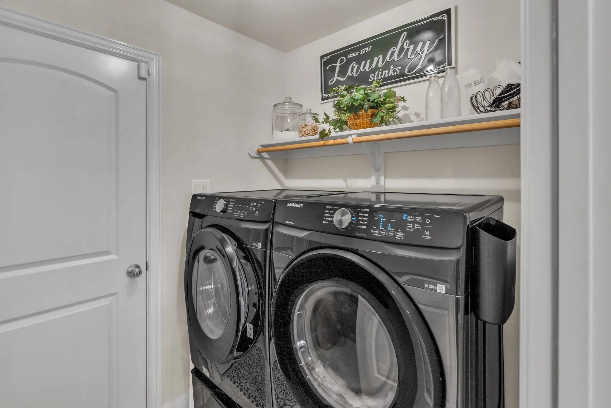 Single Family Residence For Sale in Tarrant County , 5605 SALT SPRINGS Drive, Fort Worth, Texas 76179, 4 Bedroom, 2 Bathroom, 2 Garage spaces, 1,908 Sqft, built in 2017, mls#21376594, Real Estate Agent in Fort Worth, Homes For Sale in Tarrant county, Homes For Sale in Fort Worth, Realtor in Fort Worth Texas, Real Estate Brokerage Independent Realty Texas, Luminita Cordes Realtor