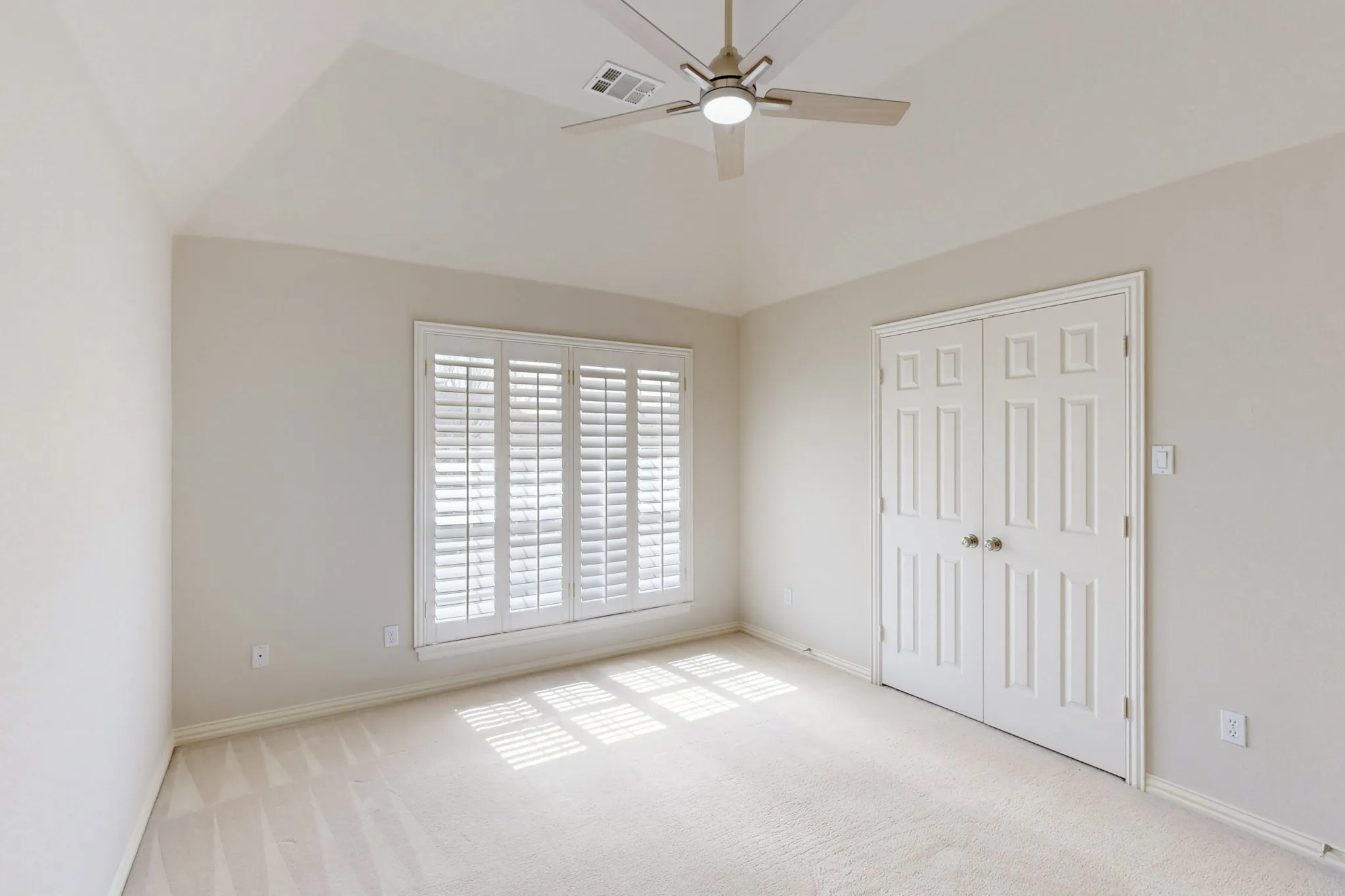 Single Family Residence For Rent in Collin County , 4033 Reading Drive, Plano, Texas 75093, 5 Bedroom, 4 Bathroom, 3 Garage spaces, 3,703 Sqft, built in 1996, mls#21376789, Real Estate Agent in Plano, Homes For Rent in Collin county, Homes For Rent in Plano, Realtor in Plano Texas, Real Estate Brokerage Independent Realty Texas, Luminita Cordes Realtor