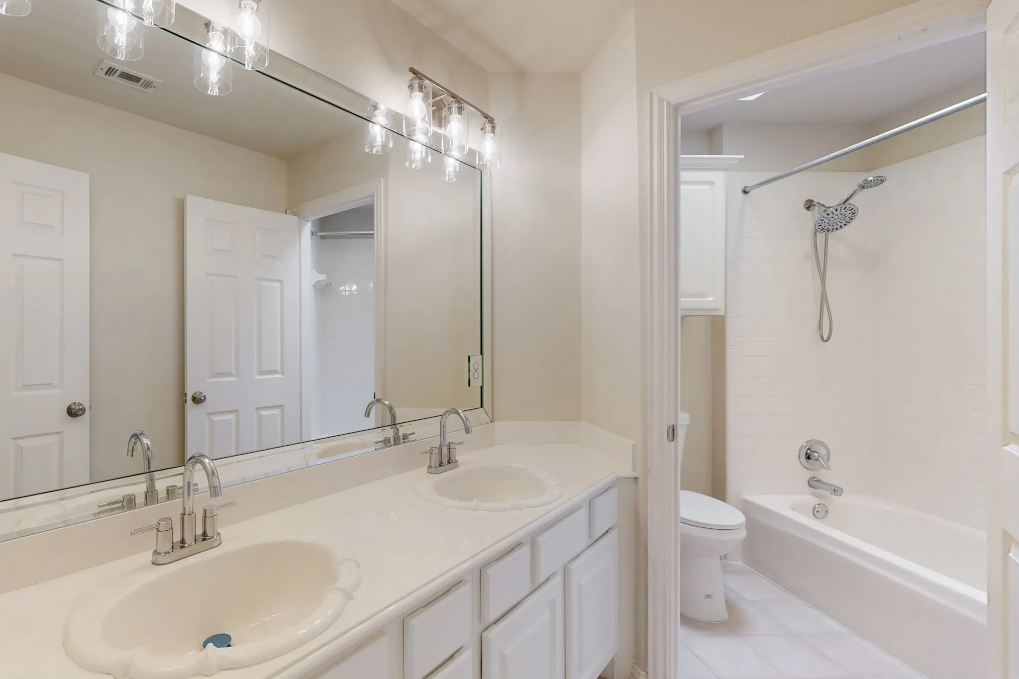 Single Family Residence For Rent in Collin County , 4033 Reading Drive, Plano, Texas 75093, 5 Bedroom, 4 Bathroom, 3 Garage spaces, 3,703 Sqft, built in 1996, mls#21376789, Real Estate Agent in Plano, Homes For Rent in Collin county, Homes For Rent in Plano, Realtor in Plano Texas, Real Estate Brokerage Independent Realty Texas, Luminita Cordes Realtor