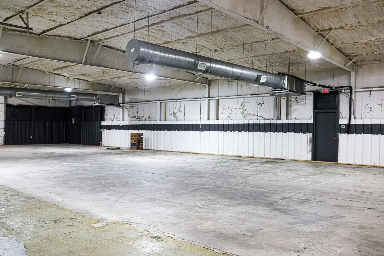 Industrial For Rent in Parker County , 1806 N MAIN Street, Weatherford, Texas 76085, 0, 0, Garage spaces, 5,750 Sqft, built in 1985, mls#21375898, Real Estate Agent in Weatherford, Homes For Rent in Parker county, Homes For Rent in Weatherford, Realtor in Weatherford Texas, Real Estate Brokerage Independent Realty Texas, Luminita Cordes Realtor
