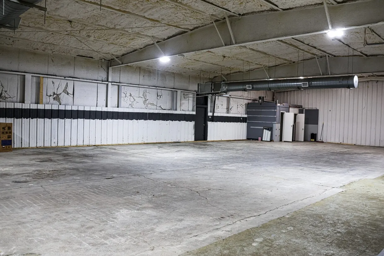 Industrial For Rent in Parker County , 1806 N MAIN Street, Weatherford, Texas 76085, 0, 0, Garage spaces, 5,750 Sqft, built in 1985, mls#21375898, Real Estate Agent in Weatherford, Homes For Rent in Parker county, Homes For Rent in Weatherford, Realtor in Weatherford Texas, Real Estate Brokerage Independent Realty Texas, Luminita Cordes Realtor