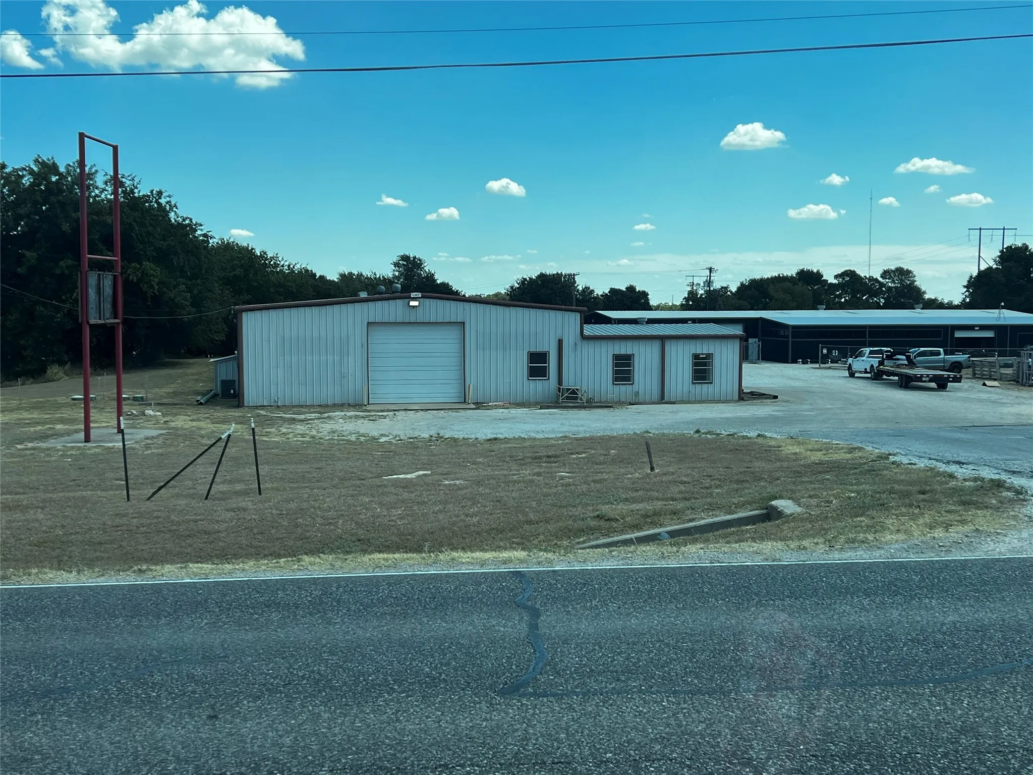 Industrial For Rent in Parker County , 1806 N MAIN Street, Weatherford, Texas 76085, 0, 0, Garage spaces, 5,750 Sqft, built in 1985, mls#21375898, Real Estate Agent in Weatherford, Homes For Rent in Parker county, Homes For Rent in Weatherford, Realtor in Weatherford Texas, Real Estate Brokerage Independent Realty Texas, Luminita Cordes Realtor