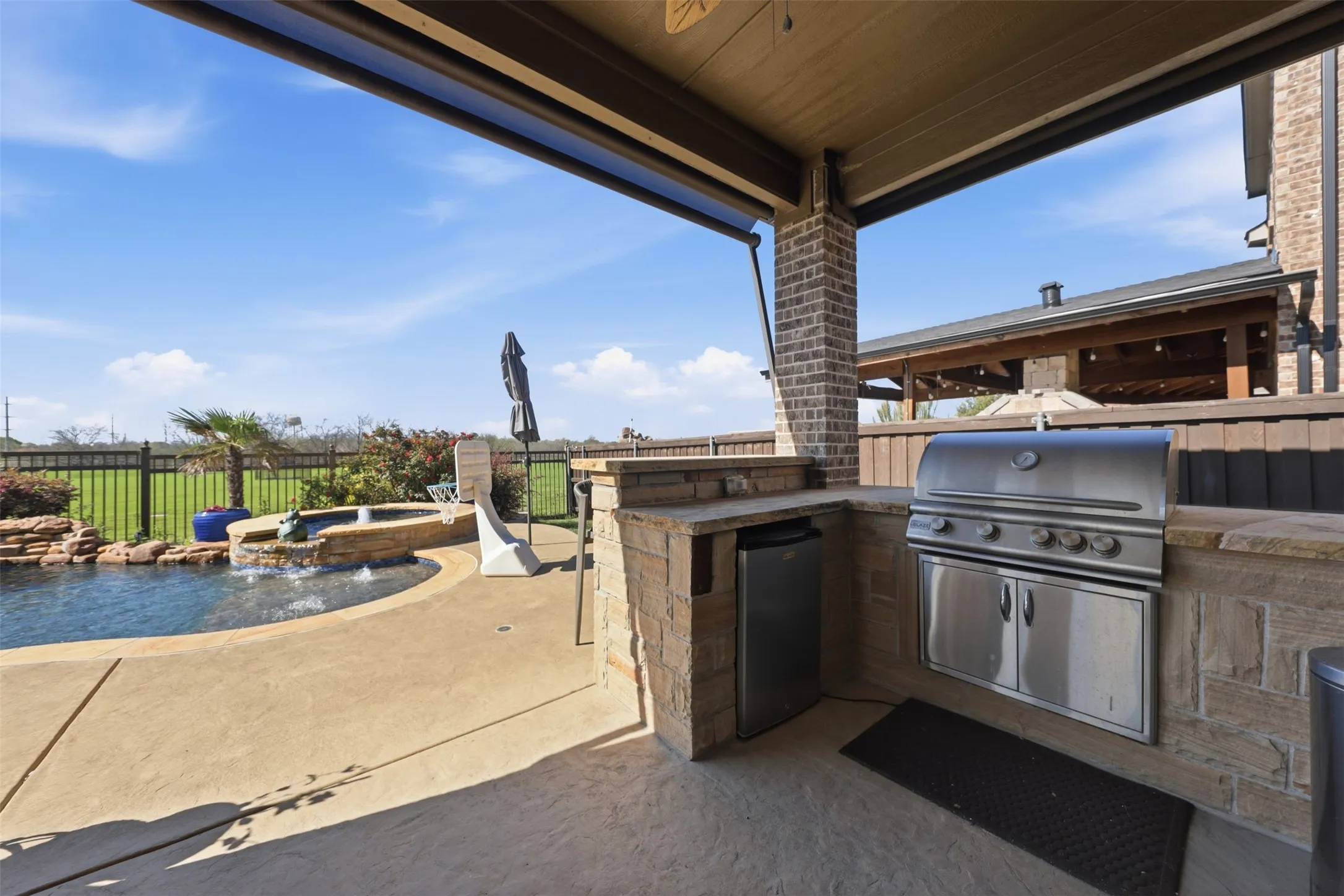 Single Family Residence For Sale in Denton County , 2143 Alcove Drive, Frisco, Texas 75034, 4 Bedroom, 4 Bathroom, 3 Garage spaces, 3,670 Sqft, built in 2016, mls#21376792, Real Estate Agent in Frisco, Homes For Sale in Denton county, Homes For Sale in Frisco, Realtor in Frisco Texas, Real Estate Brokerage Independent Realty Texas, Luminita Cordes Realtor
