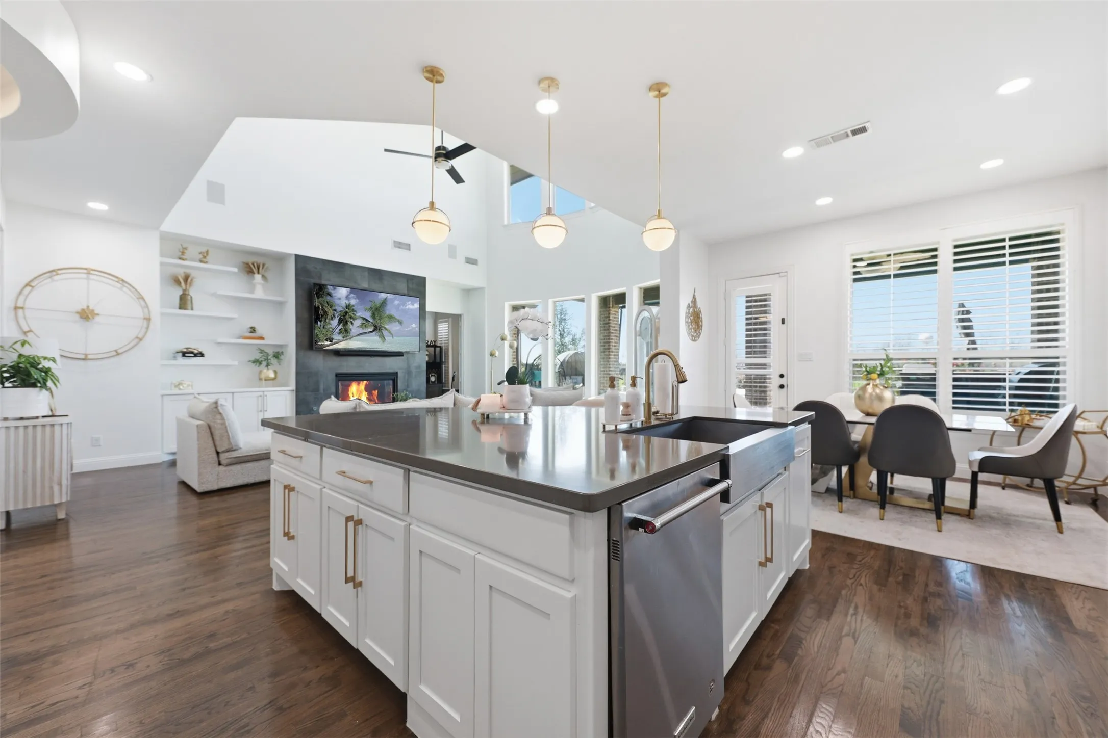 Single Family Residence For Sale in Denton County , 2143 Alcove Drive, Frisco, Texas 75034, 4 Bedroom, 4 Bathroom, 3 Garage spaces, 3,670 Sqft, built in 2016, mls#21376792, Real Estate Agent in Frisco, Homes For Sale in Denton county, Homes For Sale in Frisco, Realtor in Frisco Texas, Real Estate Brokerage Independent Realty Texas, Luminita Cordes Realtor