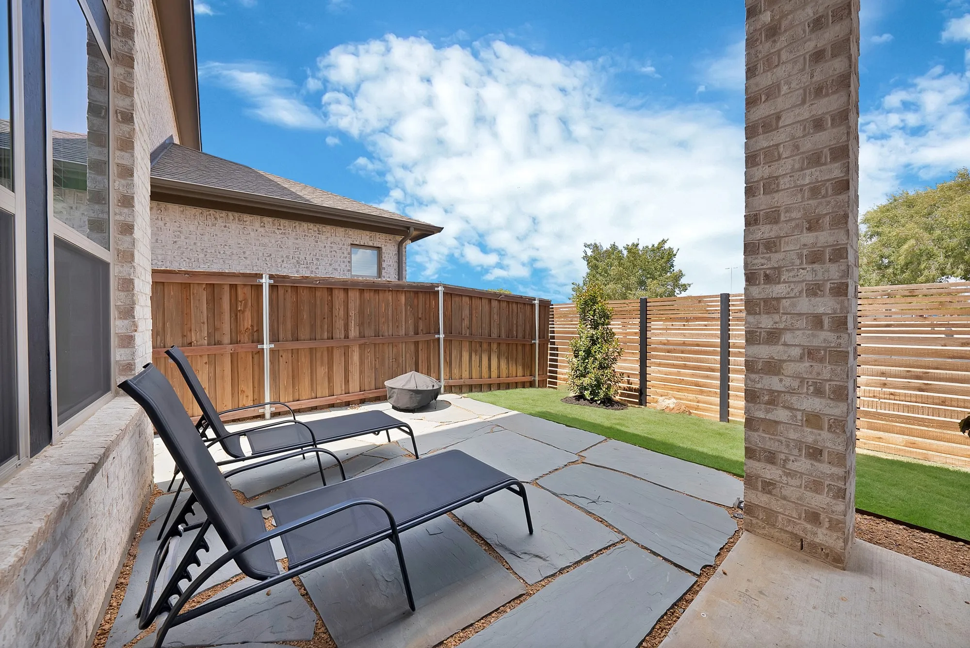 Single Family Residence For Sale in Denton County , 2585 Four Roses Drive, Lewisville, Texas 75056, 3 Bedroom, 3 Bathroom, 2 Garage spaces, 2,745 Sqft, built in 2023, mls#21372581, Real Estate Agent in Lewisville, Homes For Sale in Denton county, Homes For Sale in Lewisville, Realtor in Lewisville Texas, Real Estate Brokerage Independent Realty Texas, Luminita Cordes Realtor
