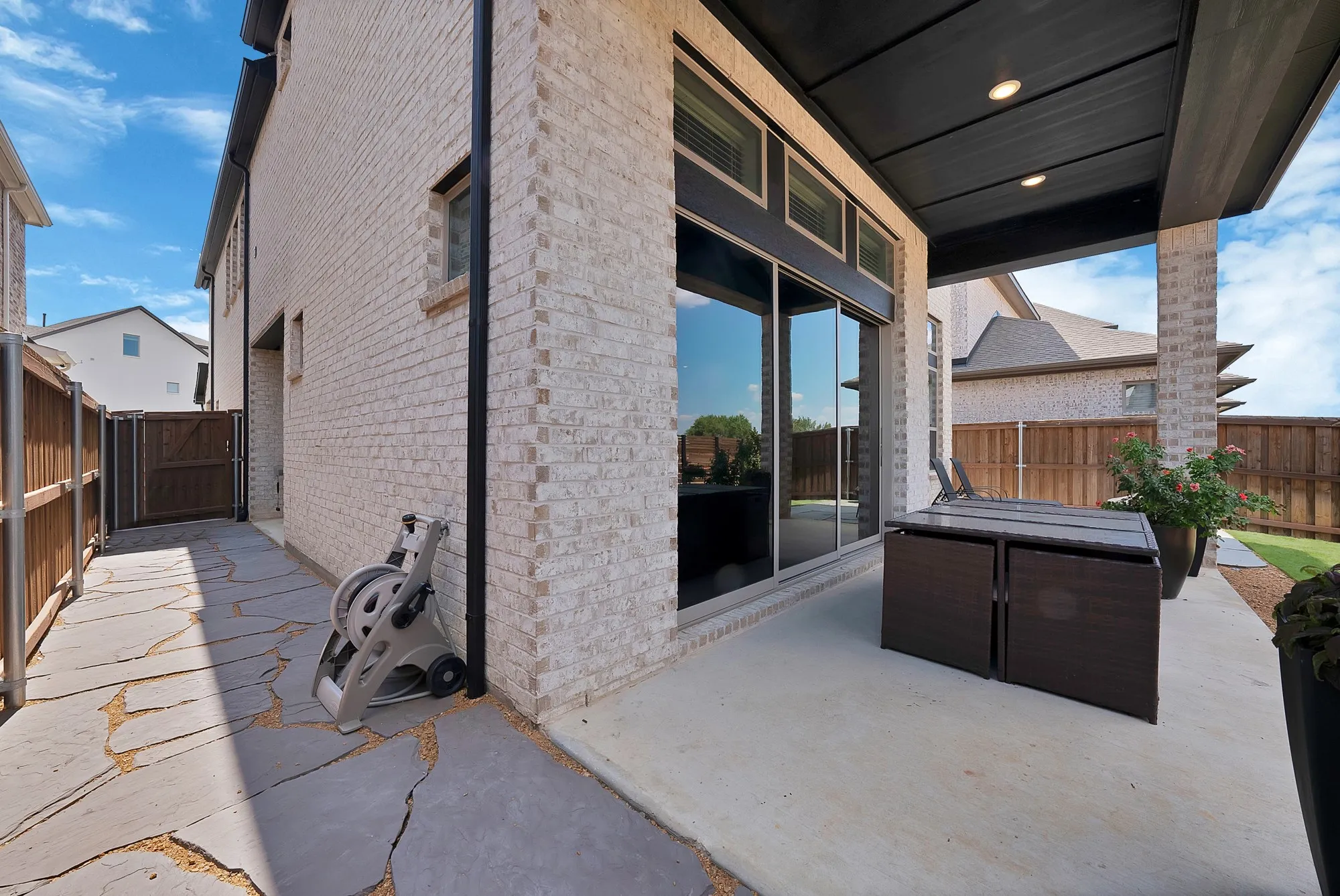 Single Family Residence For Sale in Denton County , 2585 Four Roses Drive, Lewisville, Texas 75056, 3 Bedroom, 3 Bathroom, 2 Garage spaces, 2,745 Sqft, built in 2023, mls#21372581, Real Estate Agent in Lewisville, Homes For Sale in Denton county, Homes For Sale in Lewisville, Realtor in Lewisville Texas, Real Estate Brokerage Independent Realty Texas, Luminita Cordes Realtor