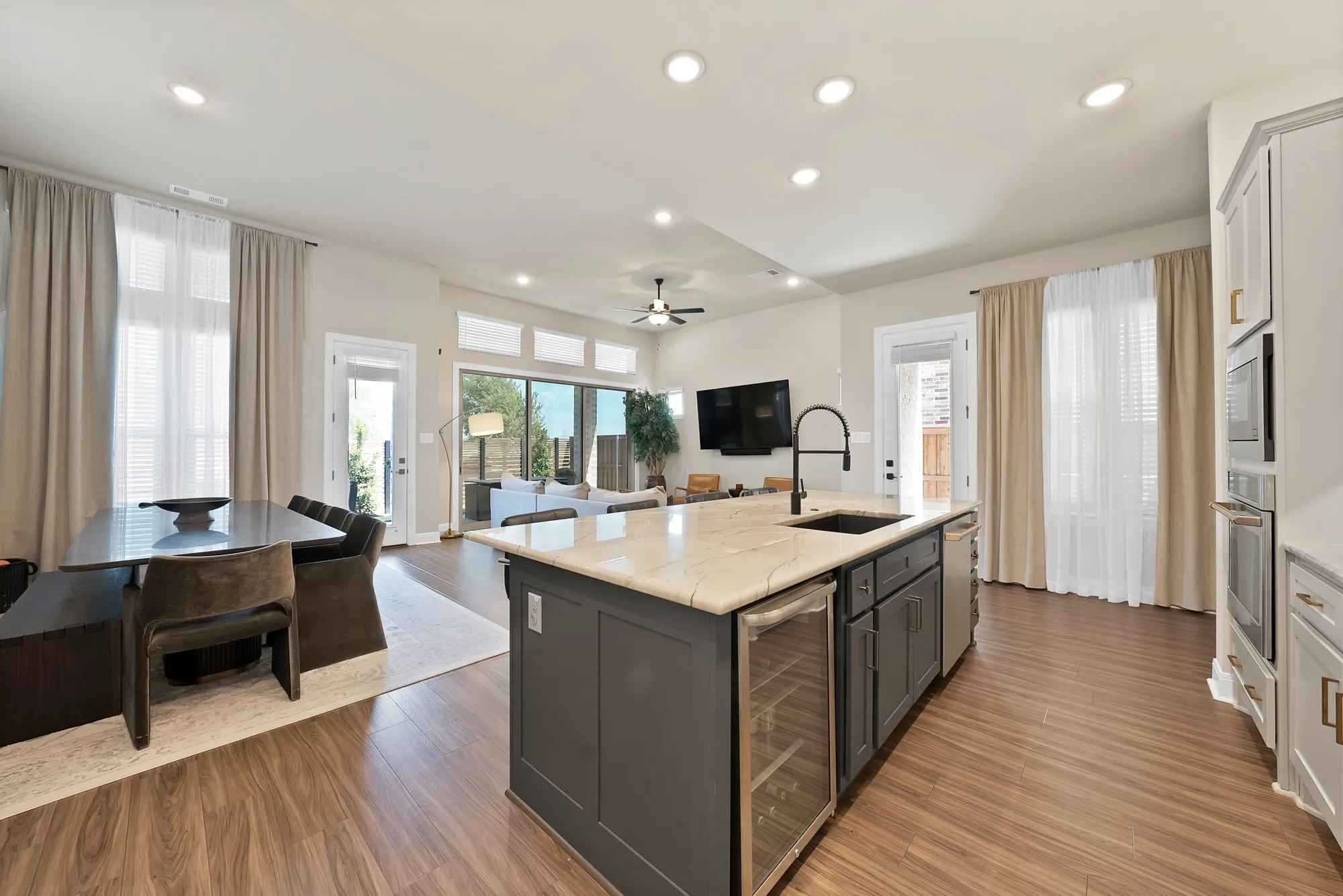 Single Family Residence For Sale in Denton County , 2585 Four Roses Drive, Lewisville, Texas 75056, 3 Bedroom, 3 Bathroom, 2 Garage spaces, 2,745 Sqft, built in 2023, mls#21372581, Real Estate Agent in Lewisville, Homes For Sale in Denton county, Homes For Sale in Lewisville, Realtor in Lewisville Texas, Real Estate Brokerage Independent Realty Texas, Luminita Cordes Realtor
