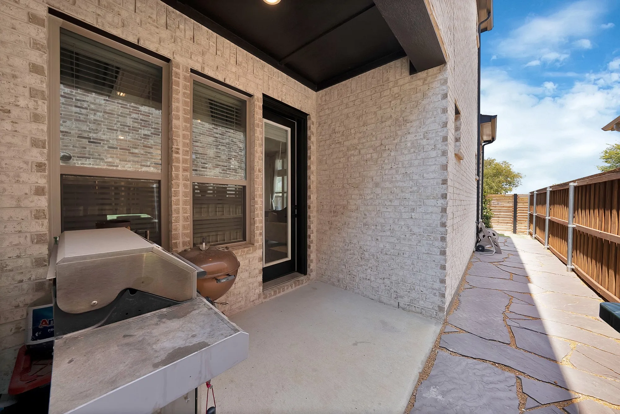Single Family Residence For Sale in Denton County , 2585 Four Roses Drive, Lewisville, Texas 75056, 3 Bedroom, 3 Bathroom, 2 Garage spaces, 2,745 Sqft, built in 2023, mls#21372581, Real Estate Agent in Lewisville, Homes For Sale in Denton county, Homes For Sale in Lewisville, Realtor in Lewisville Texas, Real Estate Brokerage Independent Realty Texas, Luminita Cordes Realtor