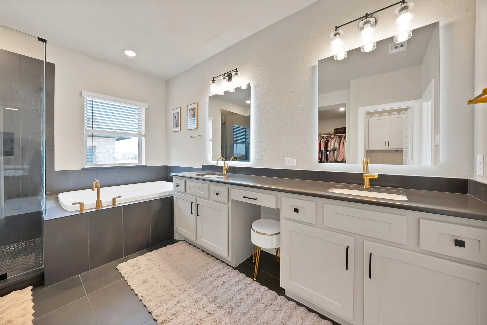 Single Family Residence For Sale in Denton County , 2585 Four Roses Drive, Lewisville, Texas 75056, 3 Bedroom, 3 Bathroom, 2 Garage spaces, 2,745 Sqft, built in 2023, mls#21372581, Real Estate Agent in Lewisville, Homes For Sale in Denton county, Homes For Sale in Lewisville, Realtor in Lewisville Texas, Real Estate Brokerage Independent Realty Texas, Luminita Cordes Realtor