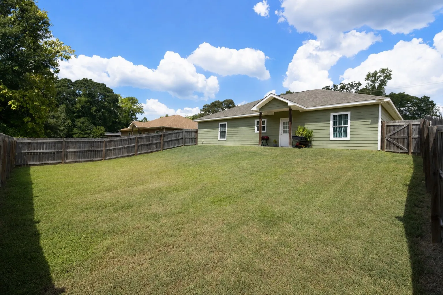Single Family Residence For Sale in Titus County , 1190 E 1st Street, Mt Pleasant, Texas 75455, 3 Bedroom, 2 Bathroom, Garage spaces, 1,682 Sqft, built in 2021, mls#21364307, Real Estate Agent in Mt Pleasant, Homes For Sale in Titus county, Homes For Sale in Mt Pleasant, Realtor in Mt Pleasant Texas, Real Estate Brokerage Independent Realty Texas, Luminita Cordes Realtor