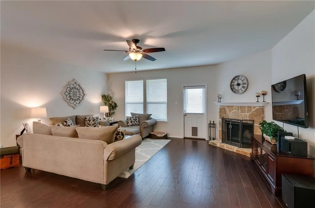 Single Family Residence For Rent in Tarrant County , 7716 Shorthorn Way, Fort Worth, Texas 76131, 3 Bedroom, 2 Bathroom, 2 Garage spaces, 2,151 Sqft, built in 2014, mls#21372644, Real Estate Agent in Fort Worth, Homes For Rent in Tarrant county, Homes For Rent in Fort Worth, Realtor in Fort Worth Texas, Real Estate Brokerage Independent Realty Texas, Luminita Cordes Realtor