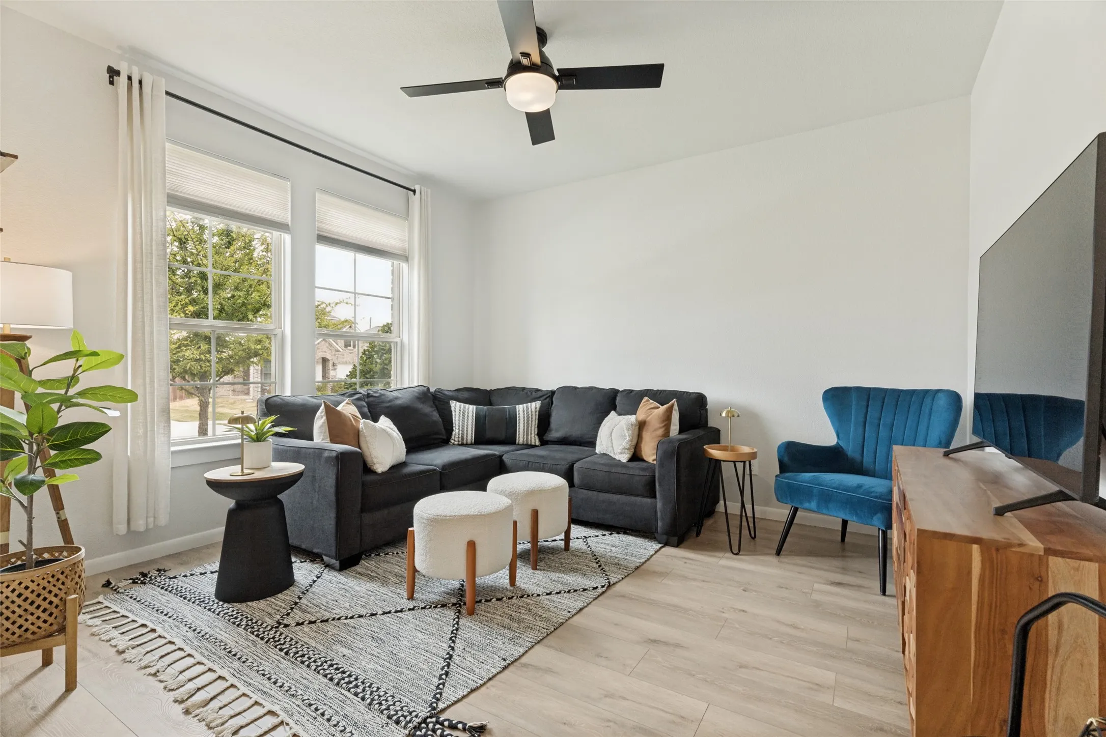 Single Family Residence For Sale in Denton County , 14412 Home Trail, Fort Worth, Texas 76262, 4 Bedroom, 3 Bathroom, 2 Garage spaces, 2,829 Sqft, built in 2019, mls#21373161, Real Estate Agent in Fort Worth, Homes For Sale in Denton county, Homes For Sale in Fort Worth, Realtor in Fort Worth Texas, Real Estate Brokerage Independent Realty Texas, Luminita Cordes Realtor