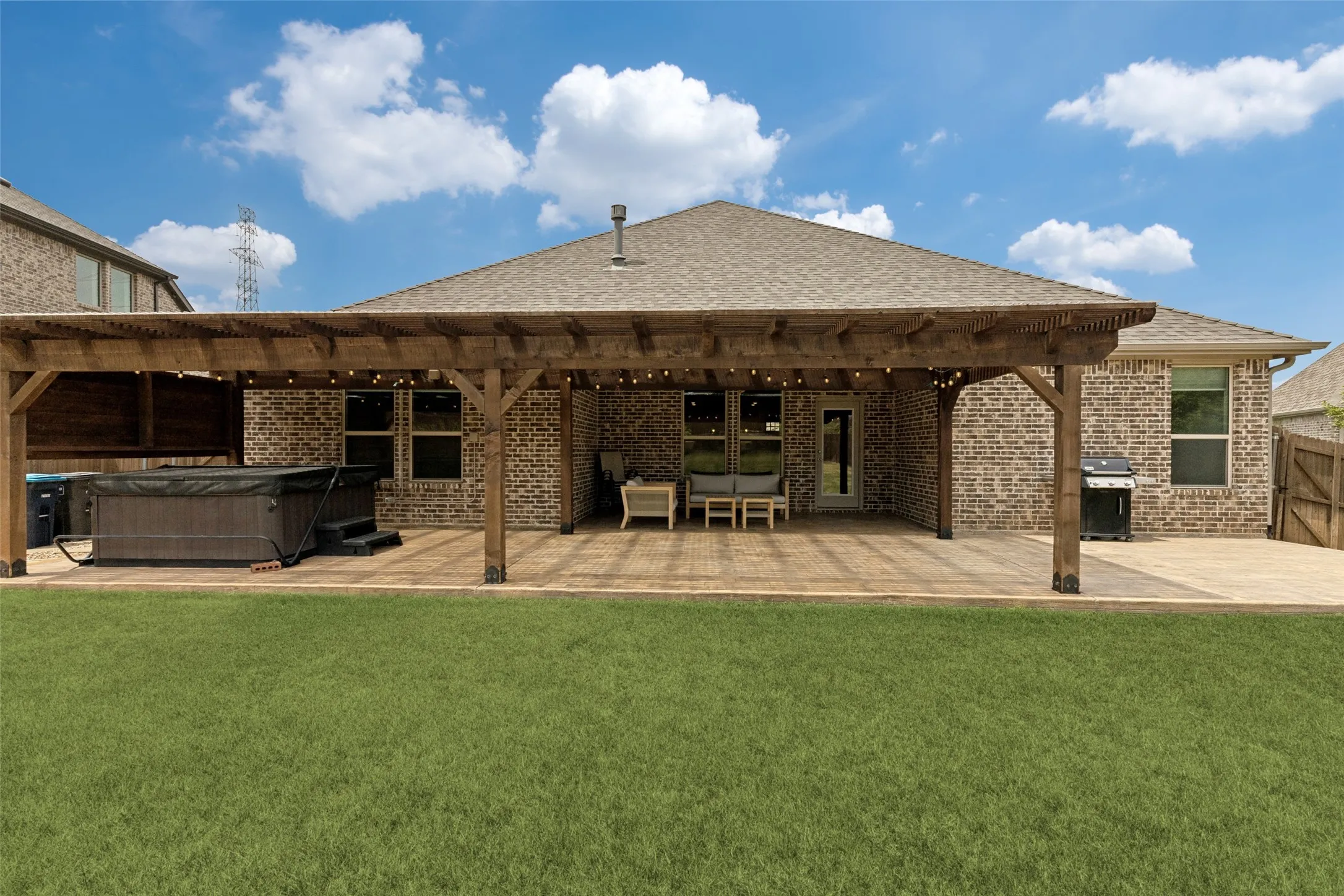 Single Family Residence For Sale in Denton County , 14412 Home Trail, Fort Worth, Texas 76262, 4 Bedroom, 3 Bathroom, 2 Garage spaces, 2,829 Sqft, built in 2019, mls#21373161, Real Estate Agent in Fort Worth, Homes For Sale in Denton county, Homes For Sale in Fort Worth, Realtor in Fort Worth Texas, Real Estate Brokerage Independent Realty Texas, Luminita Cordes Realtor