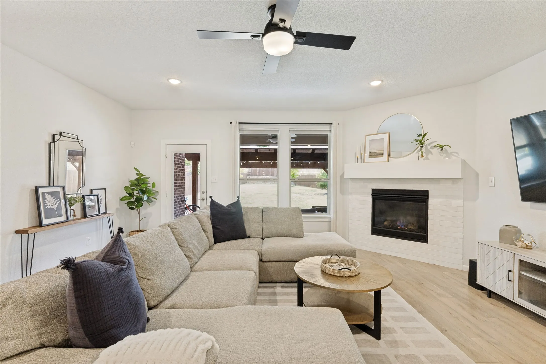 Single Family Residence For Sale in Denton County , 14412 Home Trail, Fort Worth, Texas 76262, 4 Bedroom, 3 Bathroom, 2 Garage spaces, 2,829 Sqft, built in 2019, mls#21373161, Real Estate Agent in Fort Worth, Homes For Sale in Denton county, Homes For Sale in Fort Worth, Realtor in Fort Worth Texas, Real Estate Brokerage Independent Realty Texas, Luminita Cordes Realtor