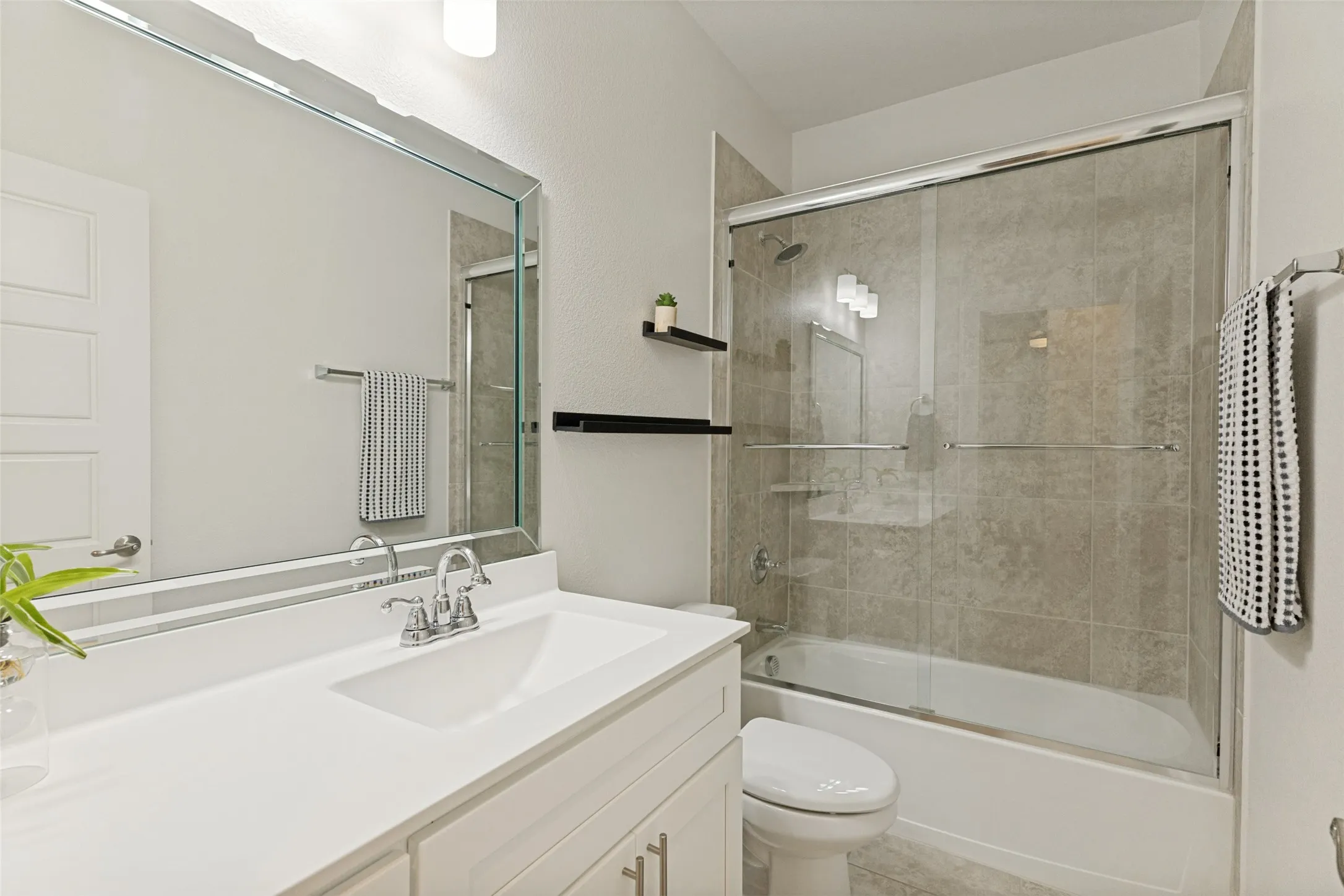 Single Family Residence For Sale in Denton County , 14412 Home Trail, Fort Worth, Texas 76262, 4 Bedroom, 3 Bathroom, 2 Garage spaces, 2,829 Sqft, built in 2019, mls#21373161, Real Estate Agent in Fort Worth, Homes For Sale in Denton county, Homes For Sale in Fort Worth, Realtor in Fort Worth Texas, Real Estate Brokerage Independent Realty Texas, Luminita Cordes Realtor