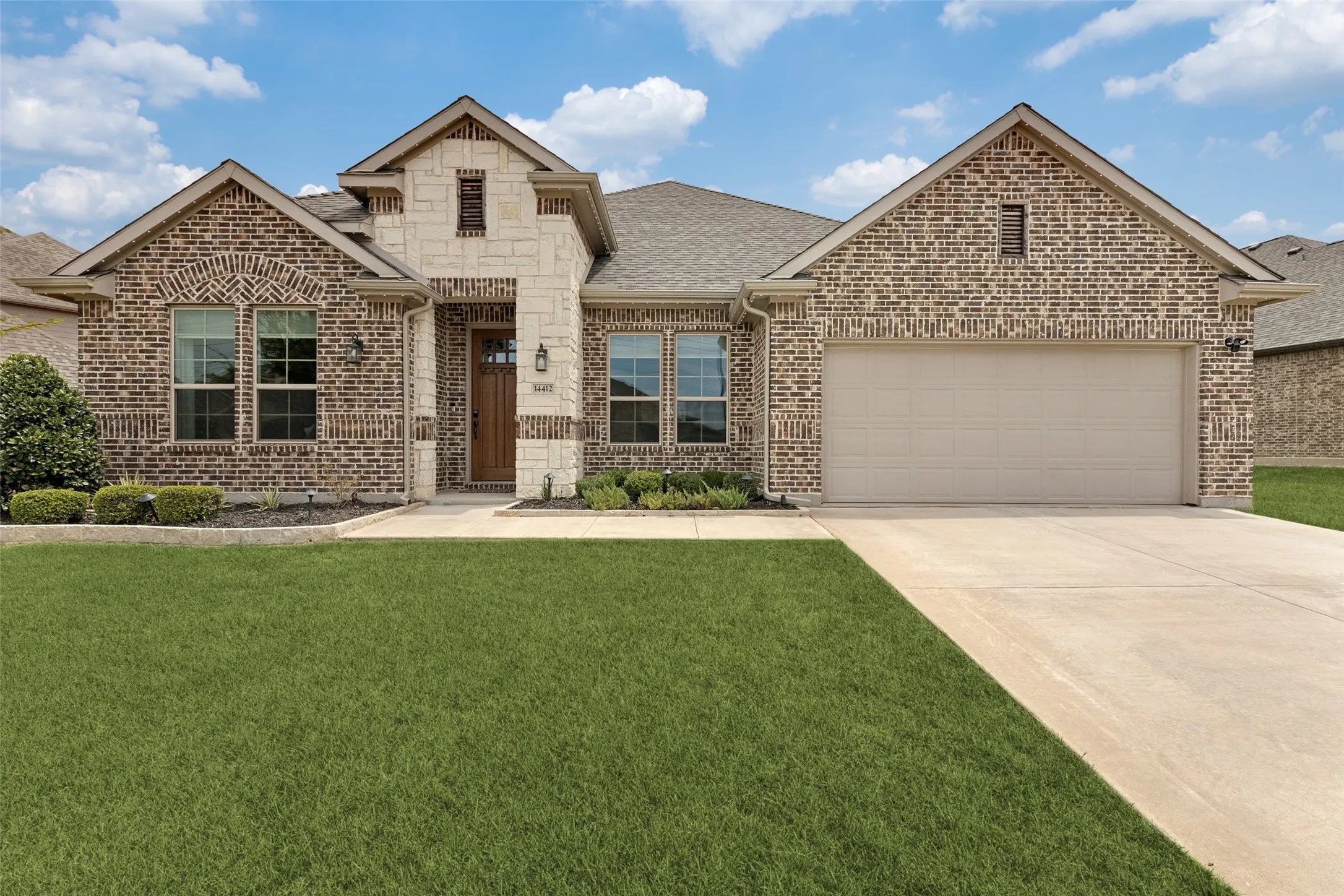 Single Family Residence For Sale in Denton County , 14412 Home Trail, Fort Worth, Texas 76262, 4 Bedroom, 3 Bathroom, 2 Garage spaces, 2,829 Sqft, built in 2019, mls#21373161, Real Estate Agent in Fort Worth, Homes For Sale in Denton county, Homes For Sale in Fort Worth, Realtor in Fort Worth Texas, Real Estate Brokerage Independent Realty Texas, Luminita Cordes Realtor