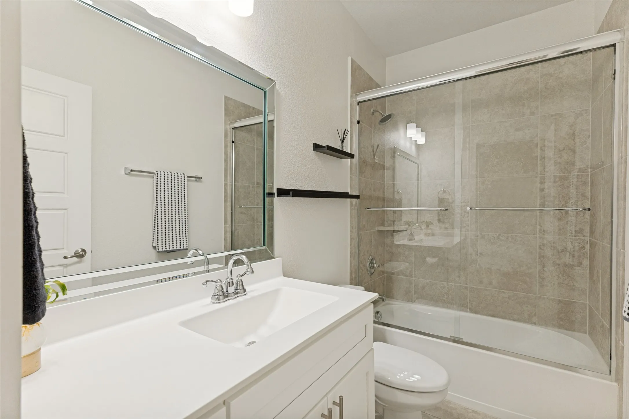 Single Family Residence For Sale in Denton County , 14412 Home Trail, Fort Worth, Texas 76262, 4 Bedroom, 3 Bathroom, 2 Garage spaces, 2,829 Sqft, built in 2019, mls#21373161, Real Estate Agent in Fort Worth, Homes For Sale in Denton county, Homes For Sale in Fort Worth, Realtor in Fort Worth Texas, Real Estate Brokerage Independent Realty Texas, Luminita Cordes Realtor