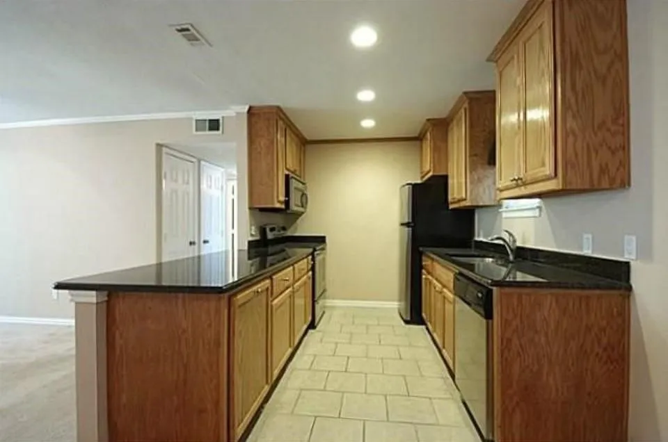 Condominium For Rent in Dallas County , 10594 High Hollows Drive 290, Dallas, Texas 75230, 2 Bedroom, 1 Bathroom, Garage spaces, 851 Sqft, built in 1970, mls#21376020, Real Estate Agent in Dallas, Homes For Rent in Dallas county, Homes For Rent in Dallas, Realtor in Dallas Texas, Real Estate Brokerage Independent Realty Texas, Luminita Cordes Realtor