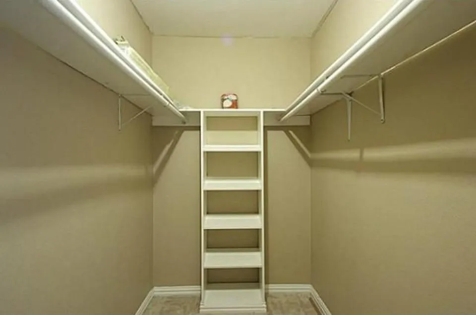 Condominium For Rent in Dallas County , 10594 High Hollows Drive 290, Dallas, Texas 75230, 2 Bedroom, 1 Bathroom, Garage spaces, 851 Sqft, built in 1970, mls#21376020, Real Estate Agent in Dallas, Homes For Rent in Dallas county, Homes For Rent in Dallas, Realtor in Dallas Texas, Real Estate Brokerage Independent Realty Texas, Luminita Cordes Realtor