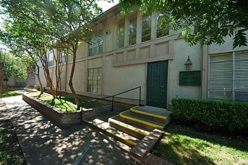 Condominium For Rent in Dallas County , 10594 High Hollows Drive 290, Dallas, Texas 75230, 2 Bedroom, 1 Bathroom, Garage spaces, 851 Sqft, built in 1970, mls#21376020, Real Estate Agent in Dallas, Homes For Rent in Dallas county, Homes For Rent in Dallas, Realtor in Dallas Texas, Real Estate Brokerage Independent Realty Texas, Luminita Cordes Realtor