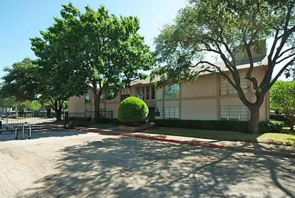 Condominium For Rent in Dallas County , 10594 High Hollows Drive 290, Dallas, Texas 75230, 2 Bedroom, 1 Bathroom, Garage spaces, 851 Sqft, built in 1970, mls#21376020, Real Estate Agent in Dallas, Homes For Rent in Dallas county, Homes For Rent in Dallas, Realtor in Dallas Texas, Real Estate Brokerage Independent Realty Texas, Luminita Cordes Realtor