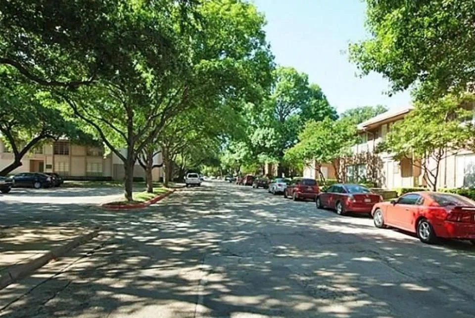 Condominium For Rent in Dallas County , 10594 High Hollows Drive 290, Dallas, Texas 75230, 2 Bedroom, 1 Bathroom, Garage spaces, 851 Sqft, built in 1970, mls#21376020, Real Estate Agent in Dallas, Homes For Rent in Dallas county, Homes For Rent in Dallas, Realtor in Dallas Texas, Real Estate Brokerage Independent Realty Texas, Luminita Cordes Realtor