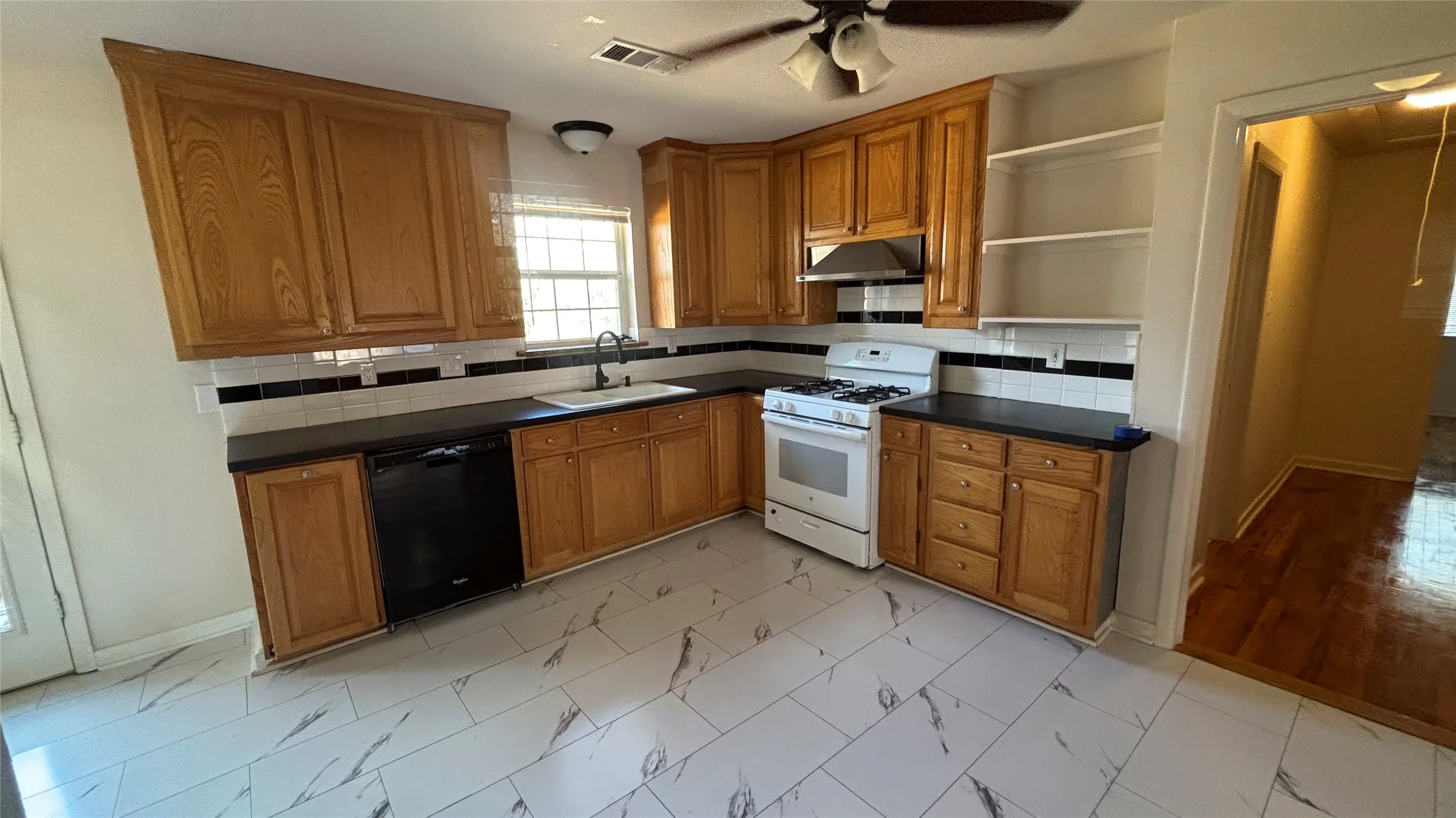 Single Family Residence For Rent in Denton County , 504 N Frederick Street Unit B, Ponder, Texas 76259, 4 Bedroom, 3 Bathroom, Garage spaces, 2,897 Sqft, built in 1973, mls#21376800, Real Estate Agent in Ponder, Homes For Rent in Denton county, Homes For Rent in Ponder, Realtor in Ponder Texas, Real Estate Brokerage Independent Realty Texas, Luminita Cordes Realtor