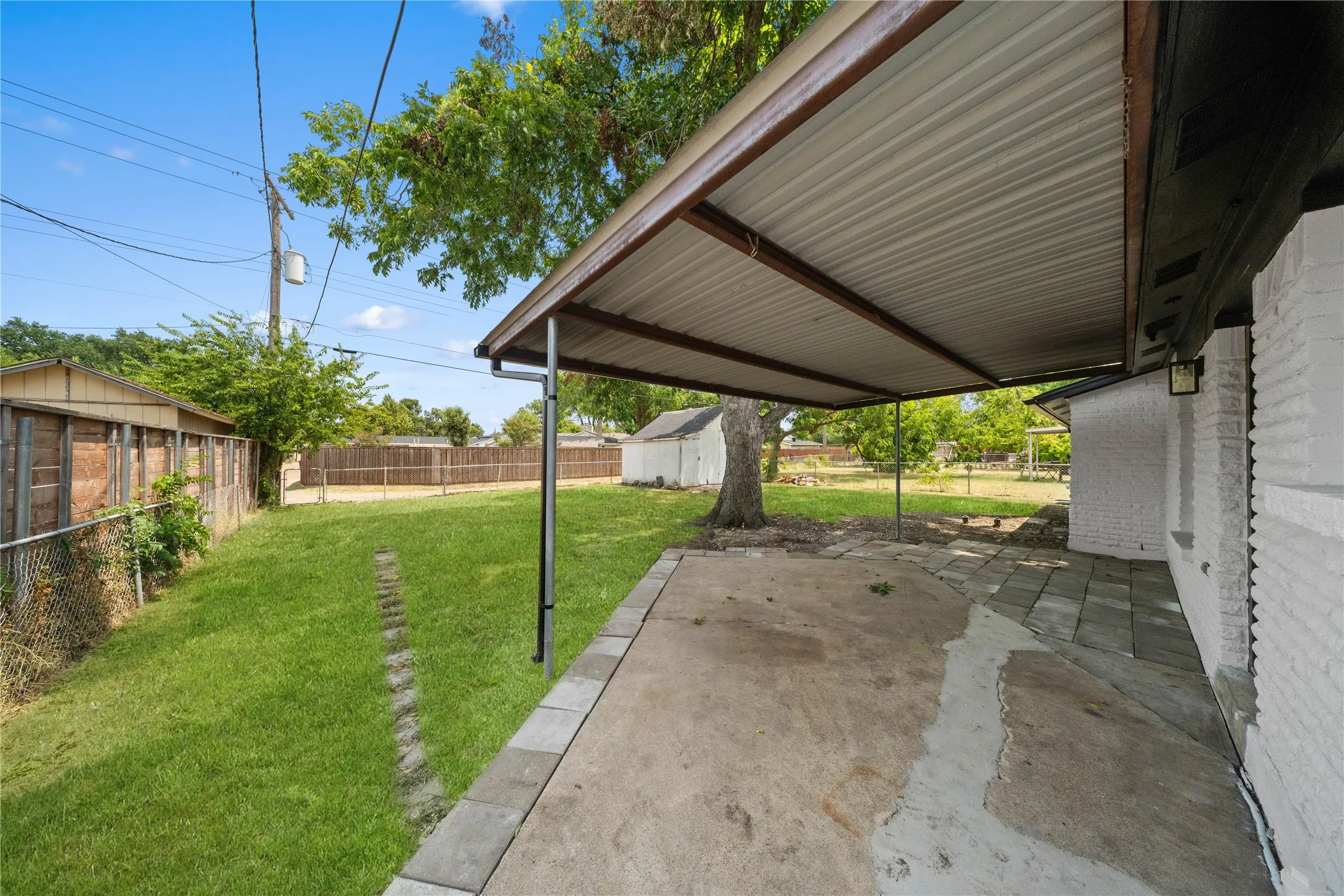 Single Family Residence For Sale in Dallas County , 110 S Yale Drive, Garland, Texas 75042, 3 Bedroom, 2 Bathroom, 2 Garage spaces, 1,357 Sqft, built in 1962, mls#21375122, Real Estate Agent in Garland, Homes For Sale in Dallas county, Homes For Sale in Garland, Realtor in Garland Texas, Real Estate Brokerage Independent Realty Texas, Luminita Cordes Realtor