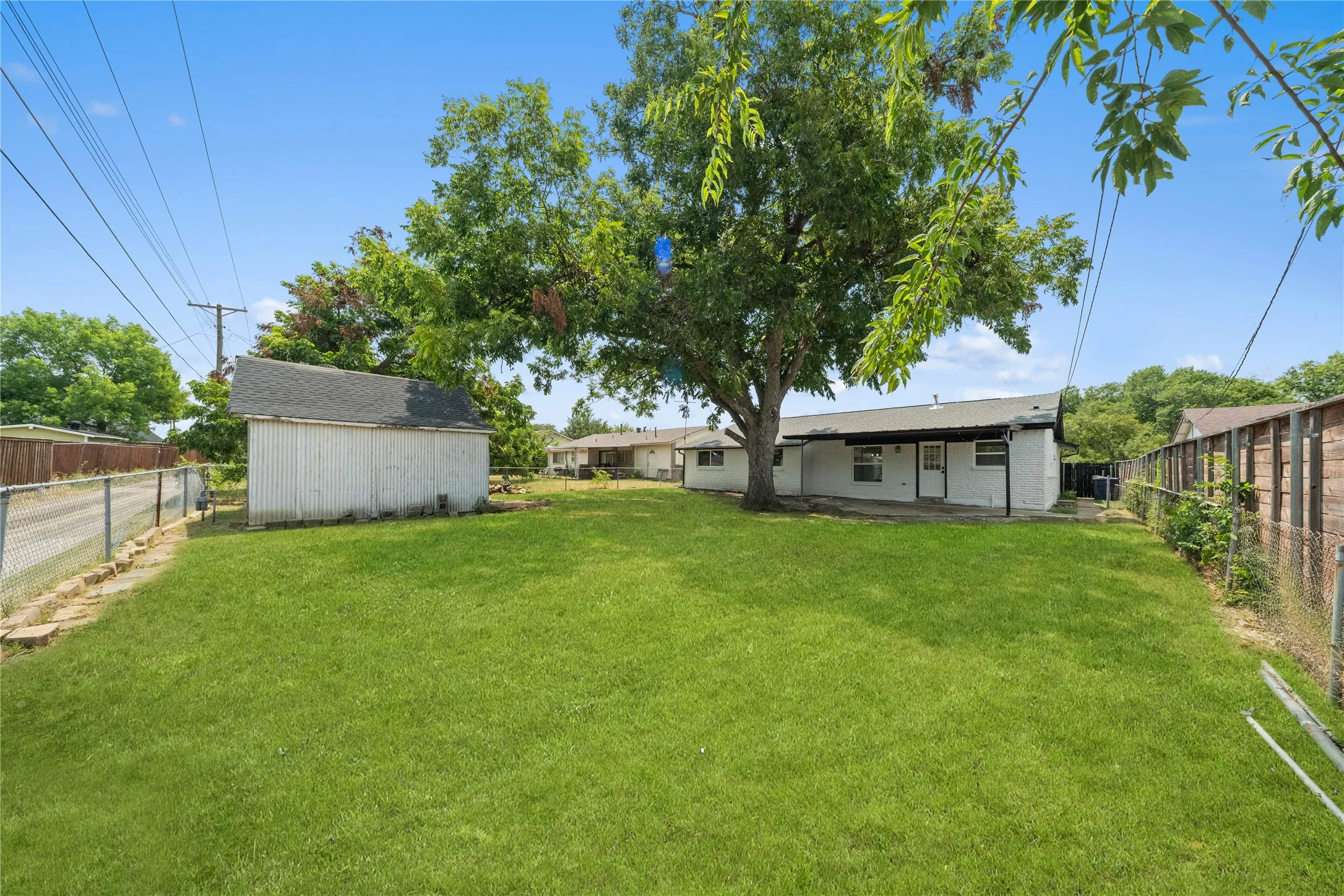 Single Family Residence For Sale in Dallas County , 110 S Yale Drive, Garland, Texas 75042, 3 Bedroom, 2 Bathroom, 2 Garage spaces, 1,357 Sqft, built in 1962, mls#21375122, Real Estate Agent in Garland, Homes For Sale in Dallas county, Homes For Sale in Garland, Realtor in Garland Texas, Real Estate Brokerage Independent Realty Texas, Luminita Cordes Realtor