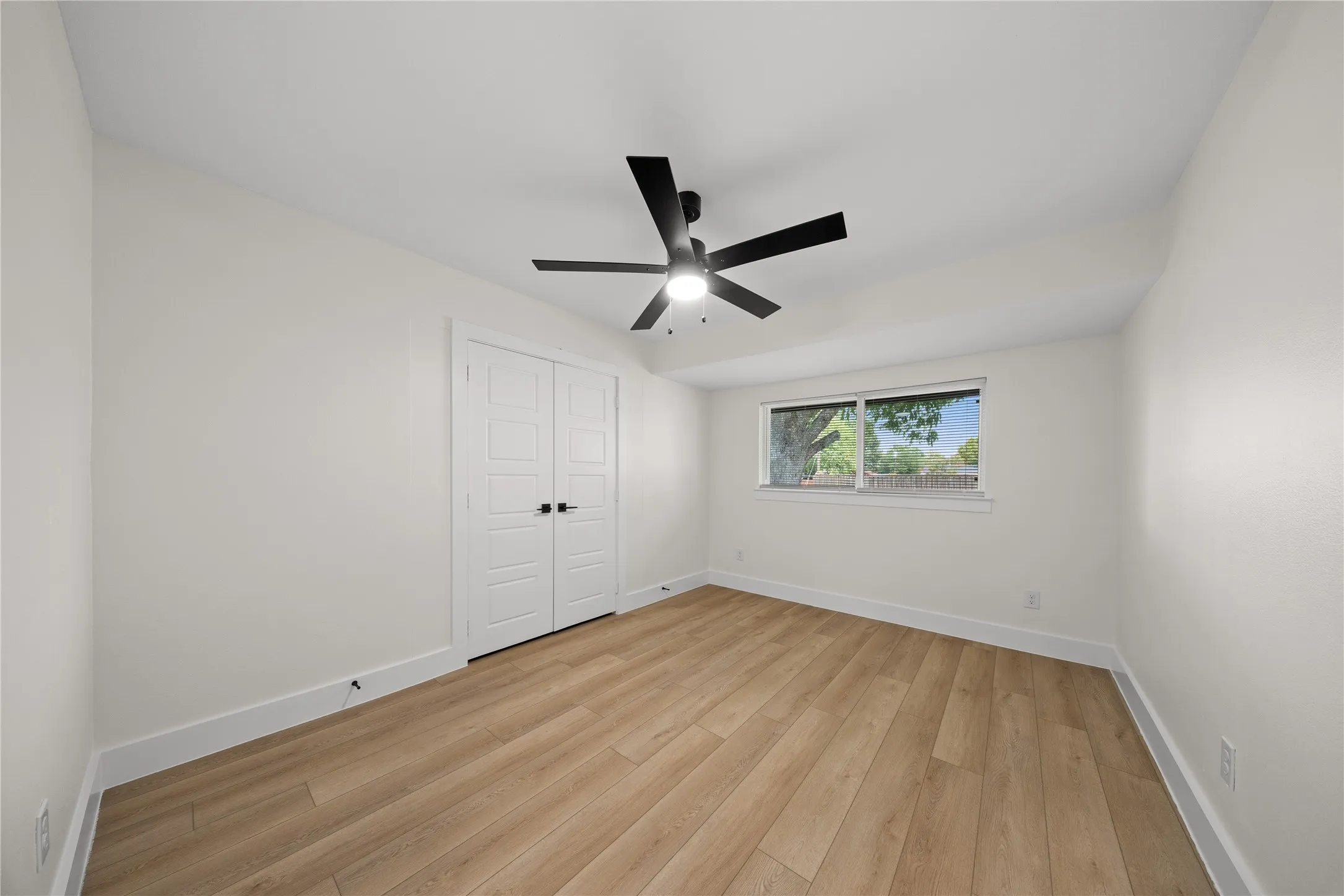 Single Family Residence For Sale in Dallas County , 110 S Yale Drive, Garland, Texas 75042, 3 Bedroom, 2 Bathroom, 2 Garage spaces, 1,357 Sqft, built in 1962, mls#21375122, Real Estate Agent in Garland, Homes For Sale in Dallas county, Homes For Sale in Garland, Realtor in Garland Texas, Real Estate Brokerage Independent Realty Texas, Luminita Cordes Realtor