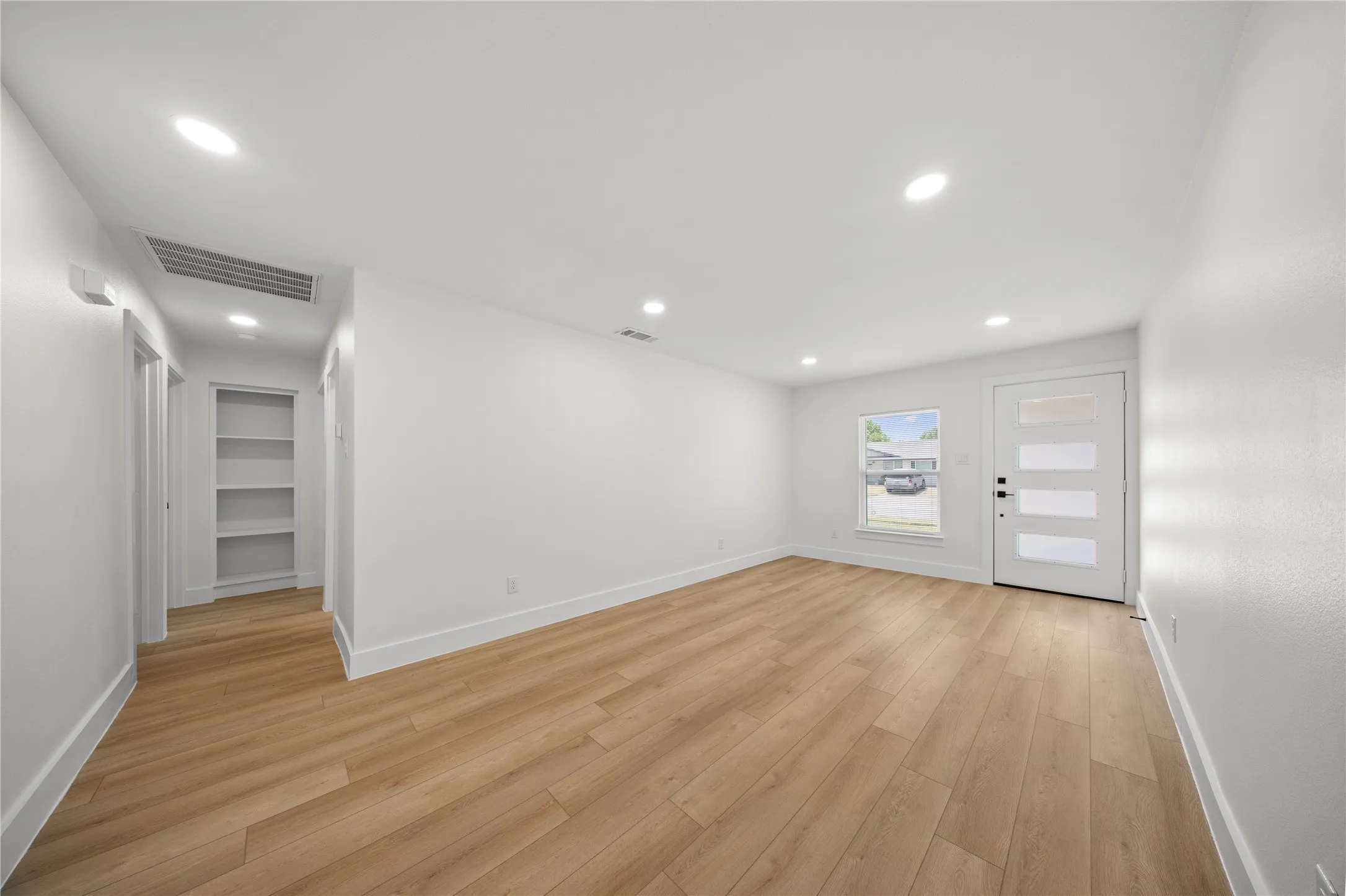 Single Family Residence For Sale in Dallas County , 110 S Yale Drive, Garland, Texas 75042, 3 Bedroom, 2 Bathroom, 2 Garage spaces, 1,357 Sqft, built in 1962, mls#21375122, Real Estate Agent in Garland, Homes For Sale in Dallas county, Homes For Sale in Garland, Realtor in Garland Texas, Real Estate Brokerage Independent Realty Texas, Luminita Cordes Realtor