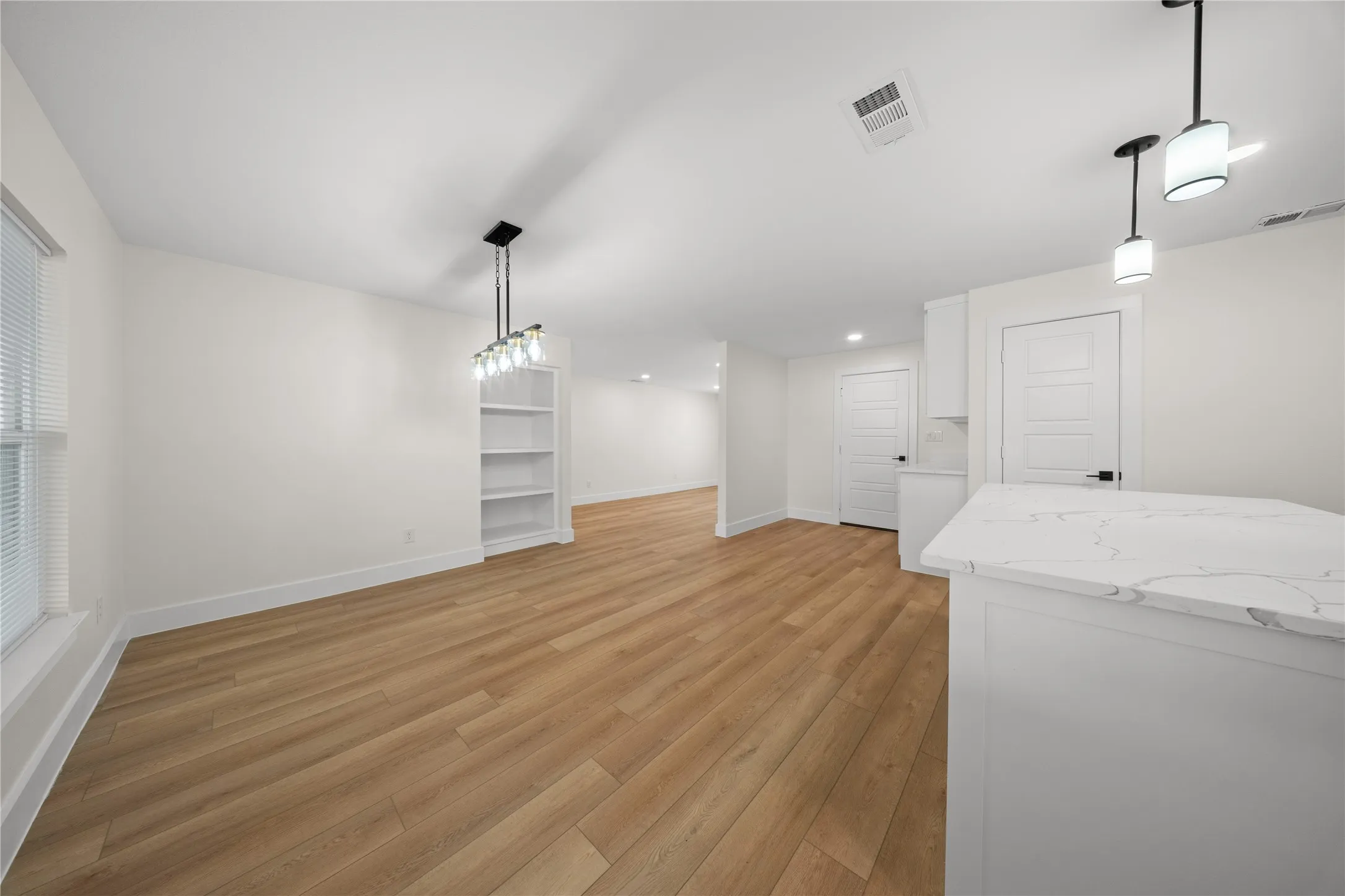 Single Family Residence For Sale in Dallas County , 110 S Yale Drive, Garland, Texas 75042, 3 Bedroom, 2 Bathroom, 2 Garage spaces, 1,357 Sqft, built in 1962, mls#21375122, Real Estate Agent in Garland, Homes For Sale in Dallas county, Homes For Sale in Garland, Realtor in Garland Texas, Real Estate Brokerage Independent Realty Texas, Luminita Cordes Realtor