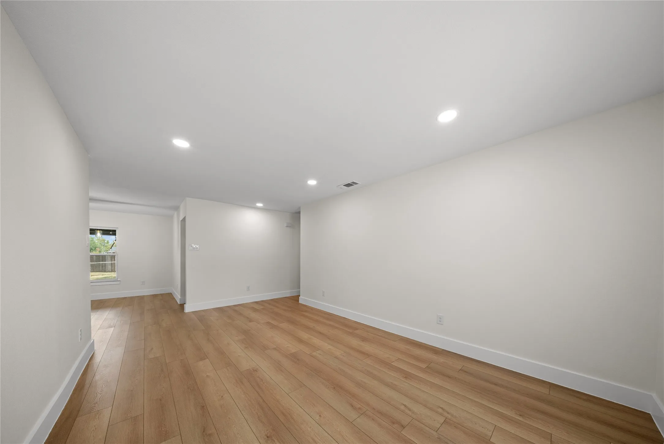 Single Family Residence For Sale in Dallas County , 110 S Yale Drive, Garland, Texas 75042, 3 Bedroom, 2 Bathroom, 2 Garage spaces, 1,357 Sqft, built in 1962, mls#21375122, Real Estate Agent in Garland, Homes For Sale in Dallas county, Homes For Sale in Garland, Realtor in Garland Texas, Real Estate Brokerage Independent Realty Texas, Luminita Cordes Realtor
