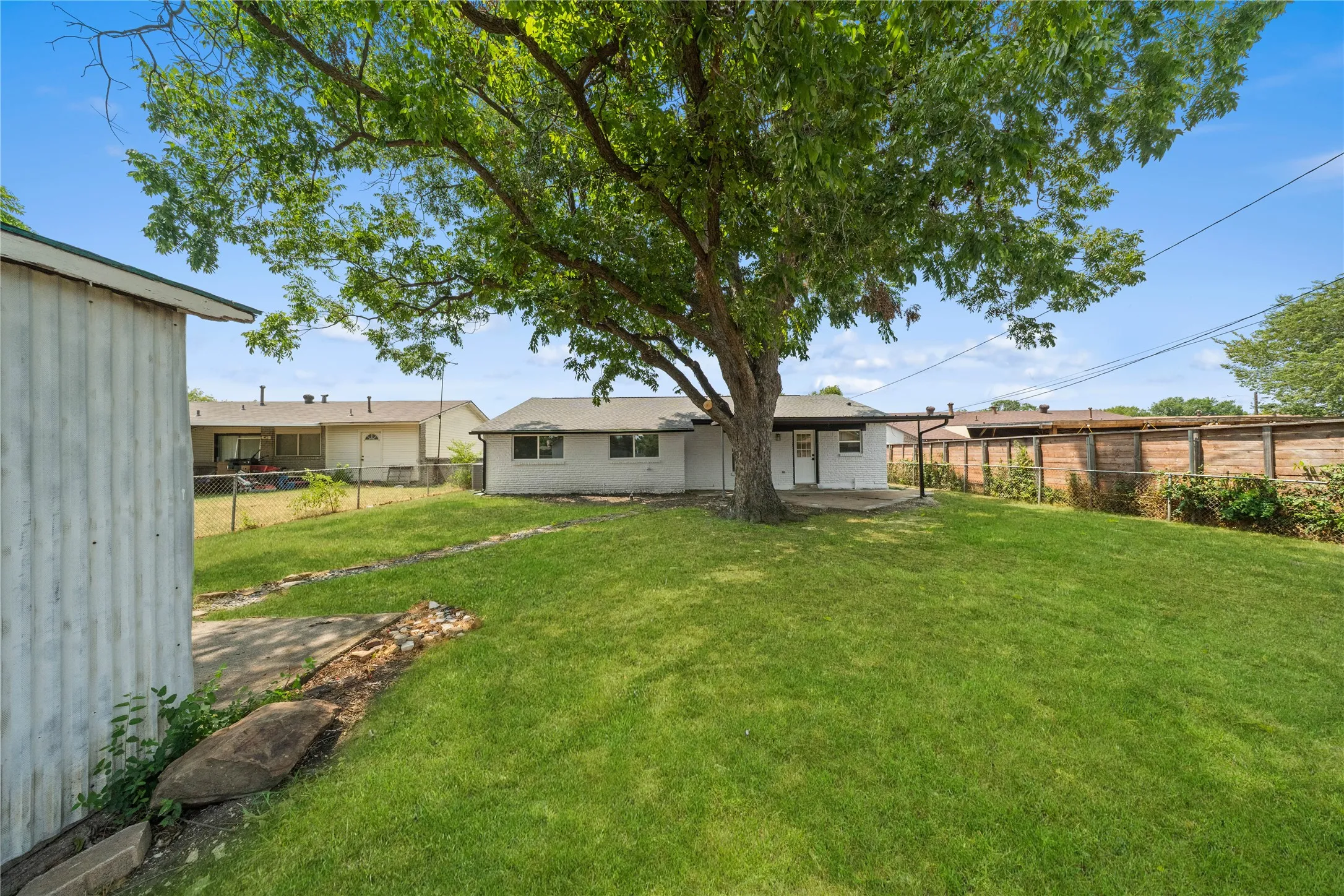 Single Family Residence For Sale in Dallas County , 110 S Yale Drive, Garland, Texas 75042, 3 Bedroom, 2 Bathroom, 2 Garage spaces, 1,357 Sqft, built in 1962, mls#21375122, Real Estate Agent in Garland, Homes For Sale in Dallas county, Homes For Sale in Garland, Realtor in Garland Texas, Real Estate Brokerage Independent Realty Texas, Luminita Cordes Realtor