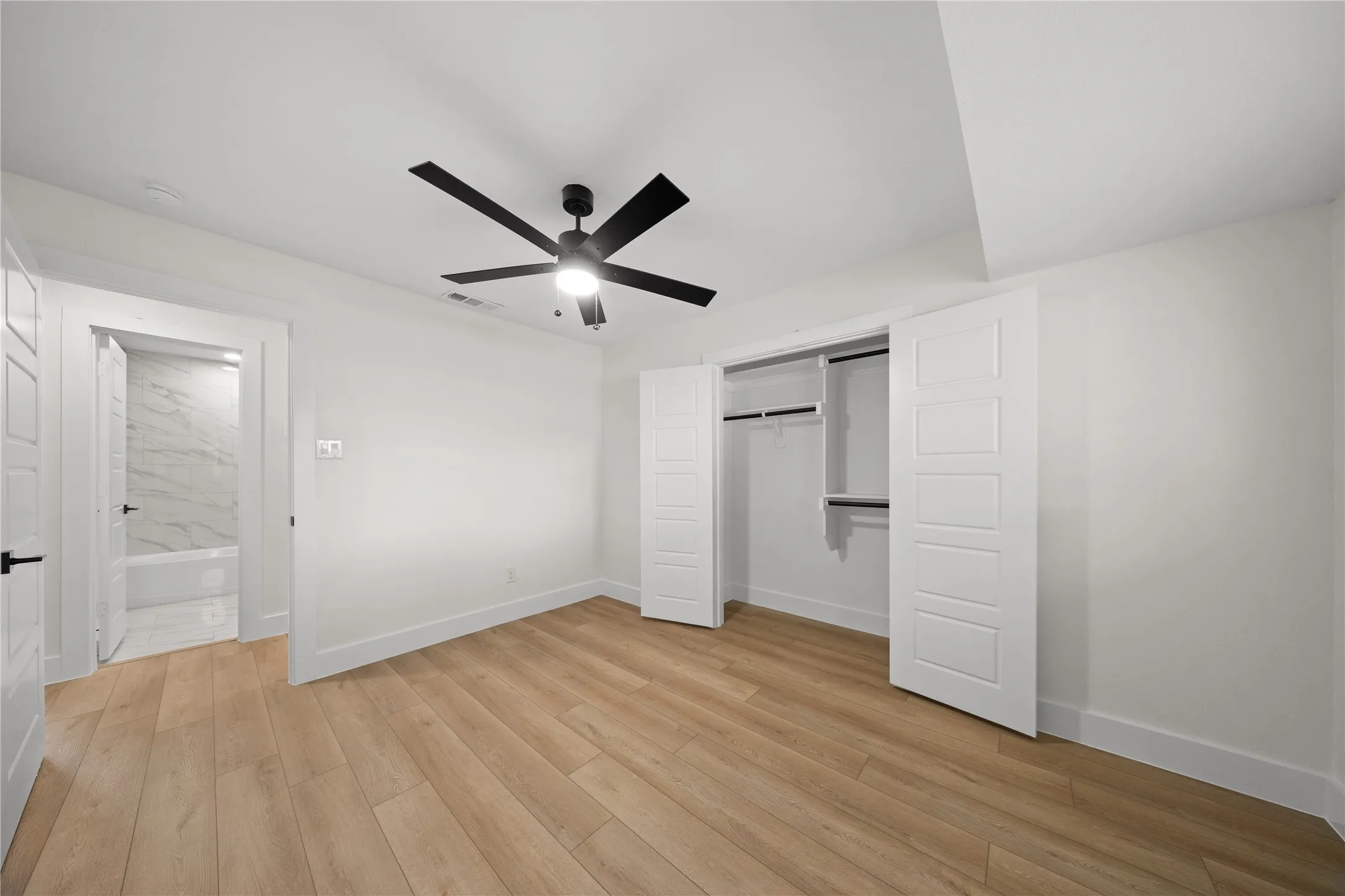 Single Family Residence For Sale in Dallas County , 110 S Yale Drive, Garland, Texas 75042, 3 Bedroom, 2 Bathroom, 2 Garage spaces, 1,357 Sqft, built in 1962, mls#21375122, Real Estate Agent in Garland, Homes For Sale in Dallas county, Homes For Sale in Garland, Realtor in Garland Texas, Real Estate Brokerage Independent Realty Texas, Luminita Cordes Realtor