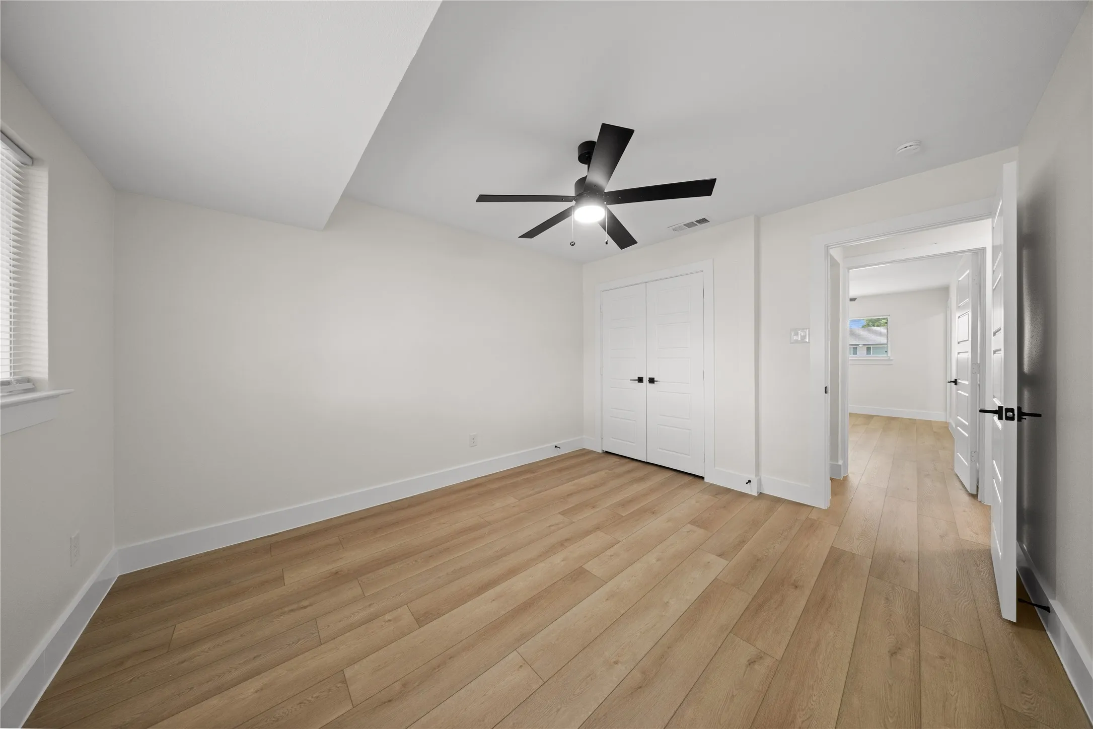 Single Family Residence For Sale in Dallas County , 110 S Yale Drive, Garland, Texas 75042, 3 Bedroom, 2 Bathroom, 2 Garage spaces, 1,357 Sqft, built in 1962, mls#21375122, Real Estate Agent in Garland, Homes For Sale in Dallas county, Homes For Sale in Garland, Realtor in Garland Texas, Real Estate Brokerage Independent Realty Texas, Luminita Cordes Realtor