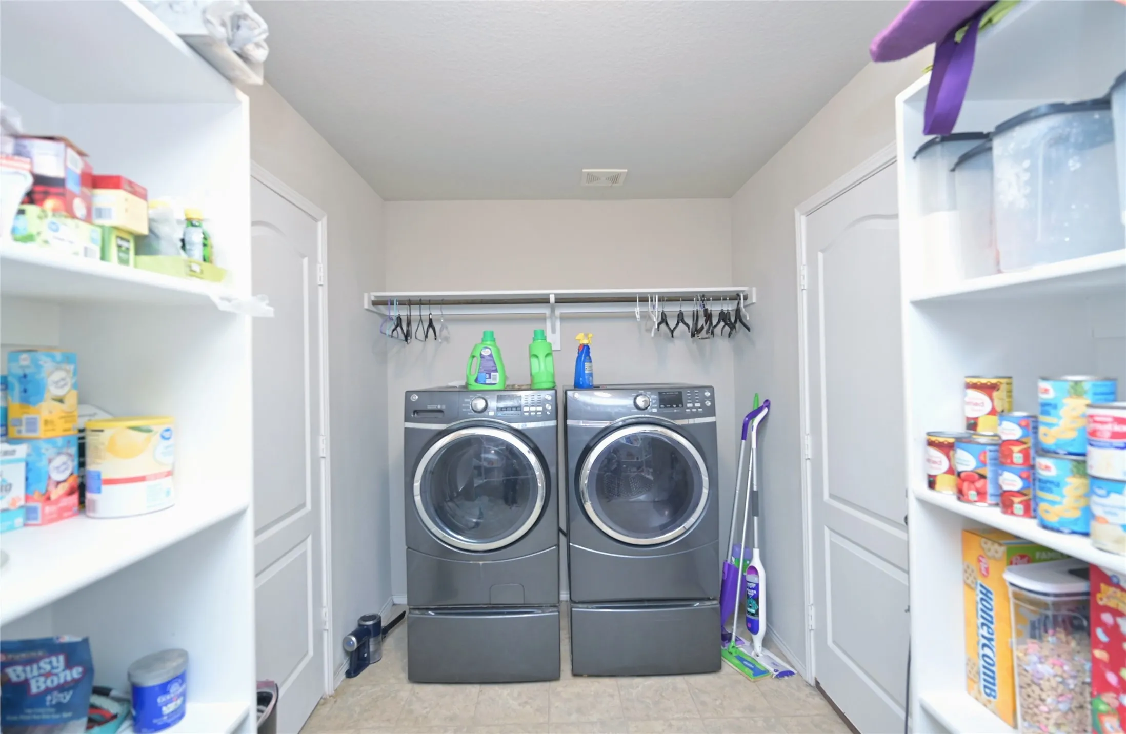 Single Family Residence For Sale in Tarrant County , 3129 Coyote Canyon Trail, Fort Worth, Texas 76108, 4 Bedroom, 4 Bathroom, 2 Garage spaces, 3,230 Sqft, built in 2017, mls#21371417, Real Estate Agent in Fort Worth, Homes For Sale in Tarrant county, Homes For Sale in Fort Worth, Realtor in Fort Worth Texas, Real Estate Brokerage Independent Realty Texas, Luminita Cordes Realtor